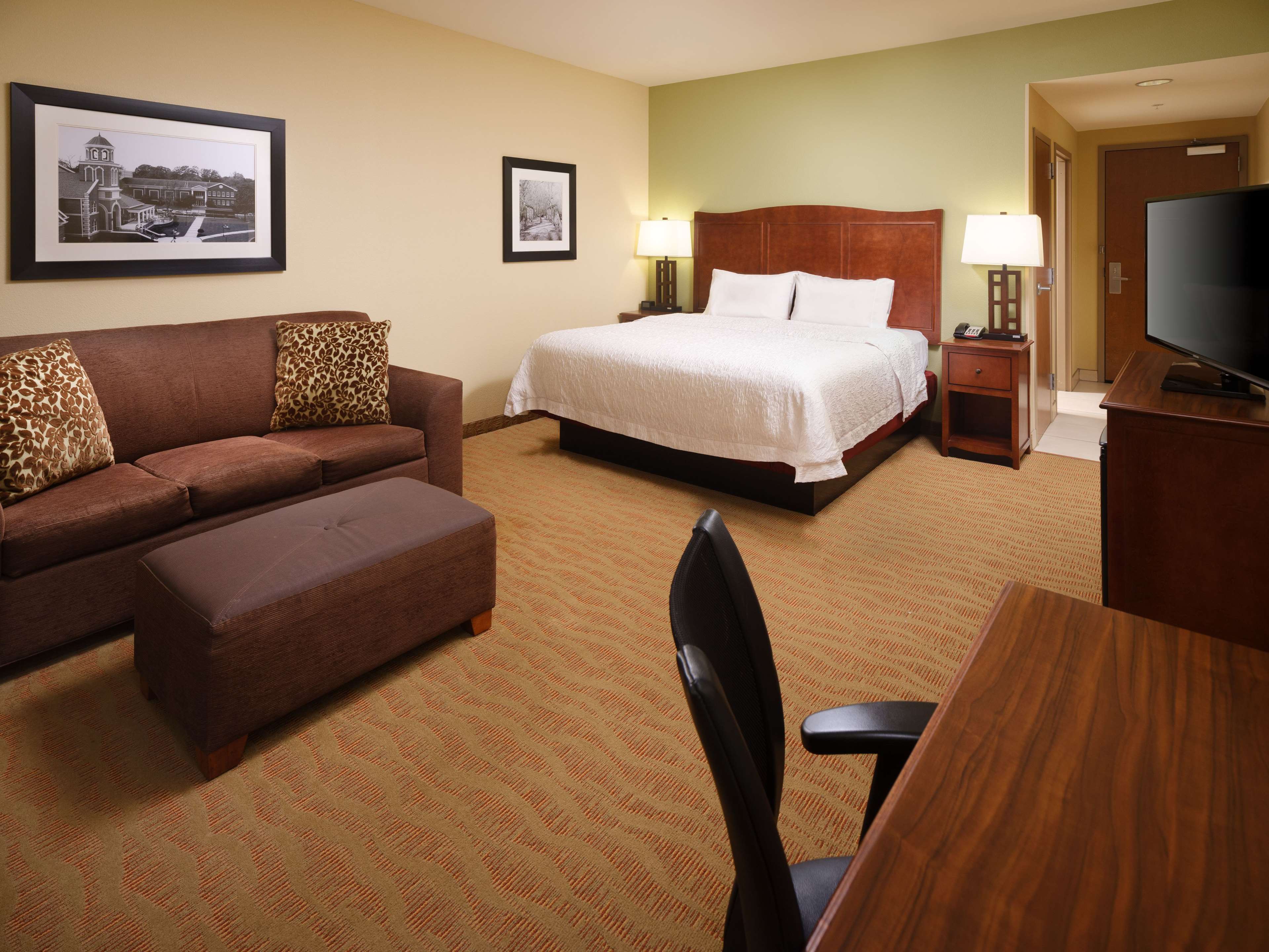 Hampton Inn Cleveland Photo