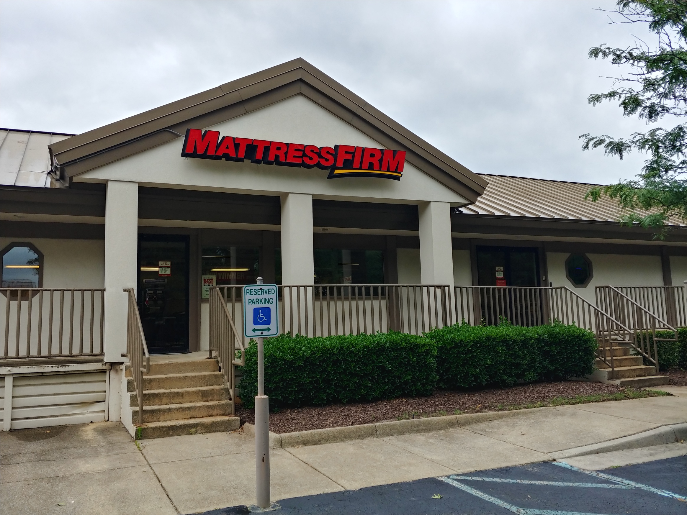 Mattress Firm Crossroads Photo