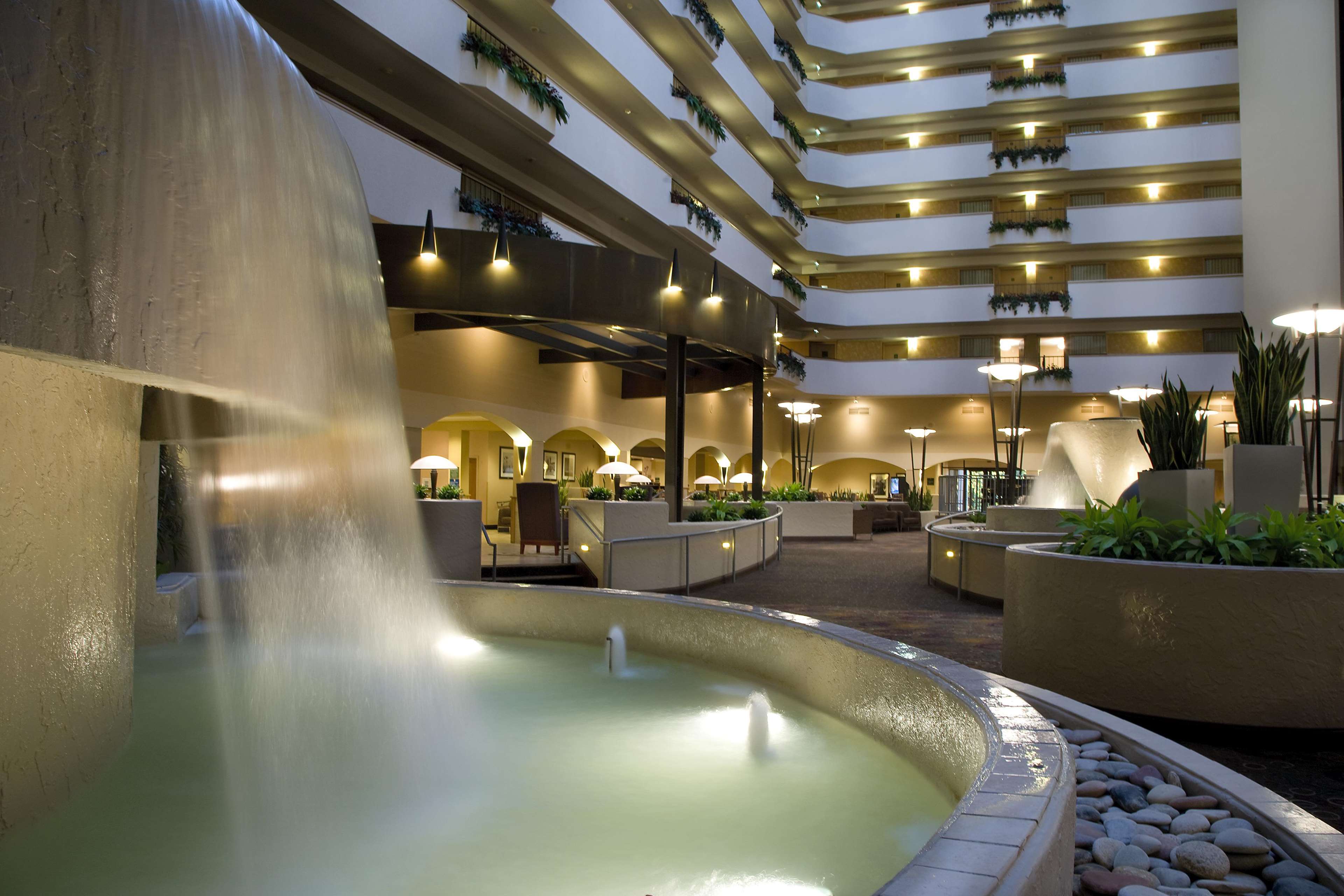 Embassy Suites by Hilton Kansas City International Airport Photo