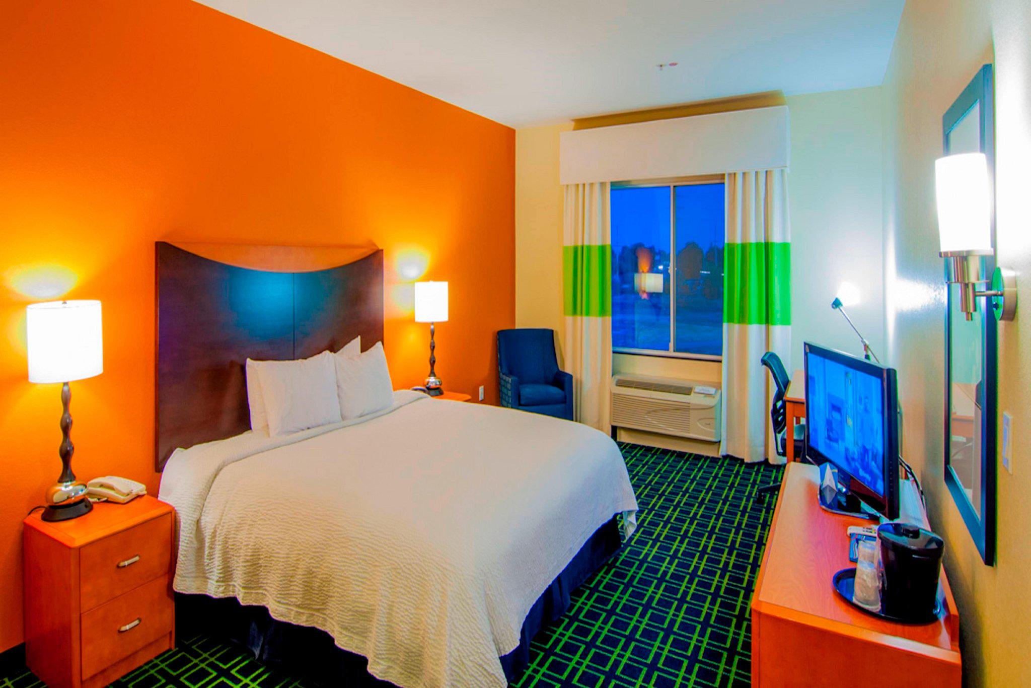 Fairfield Inn & Suites by Marriott Visalia Tulare Photo