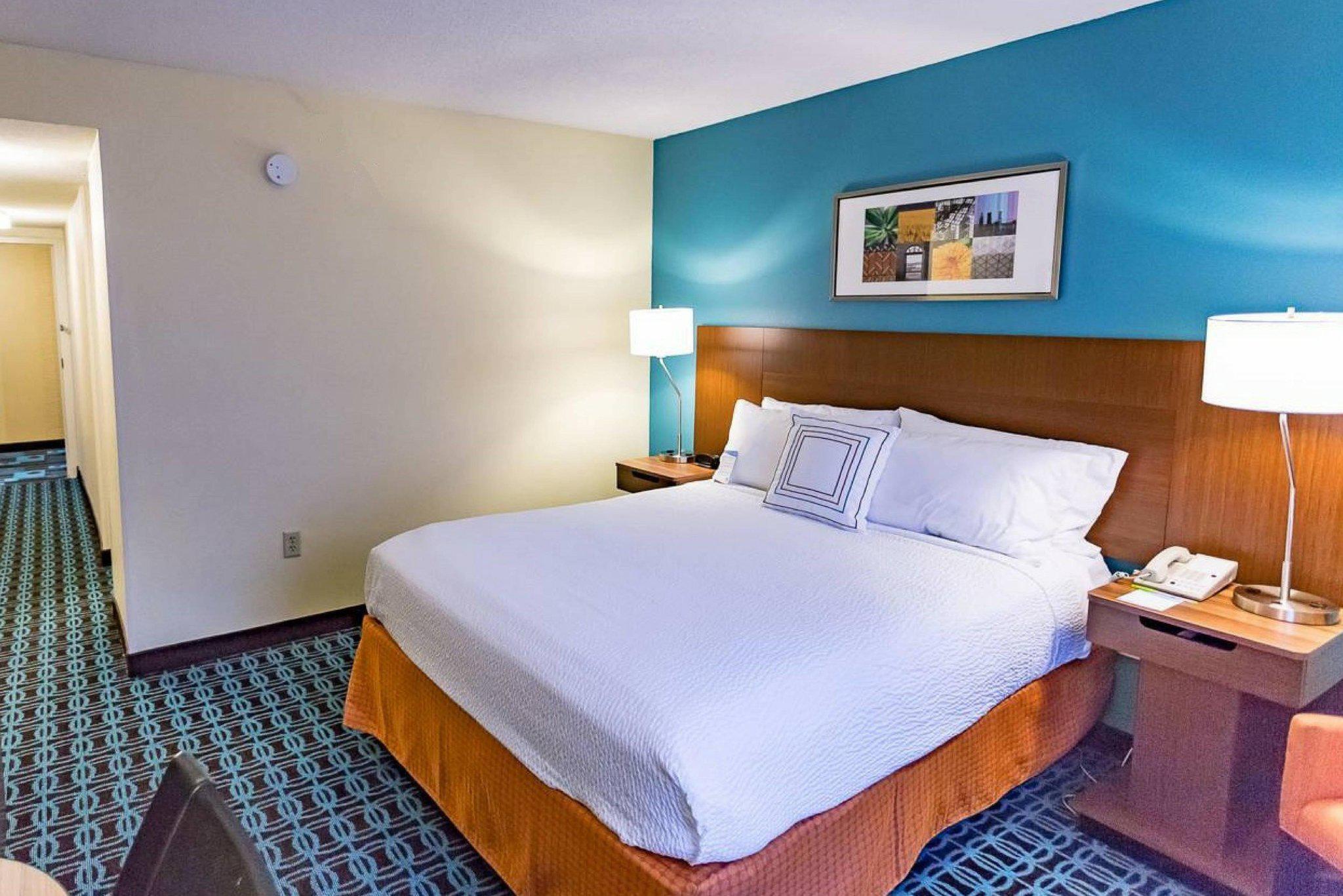 Fairfield Inn by Marriott Charlotte Northlake Photo