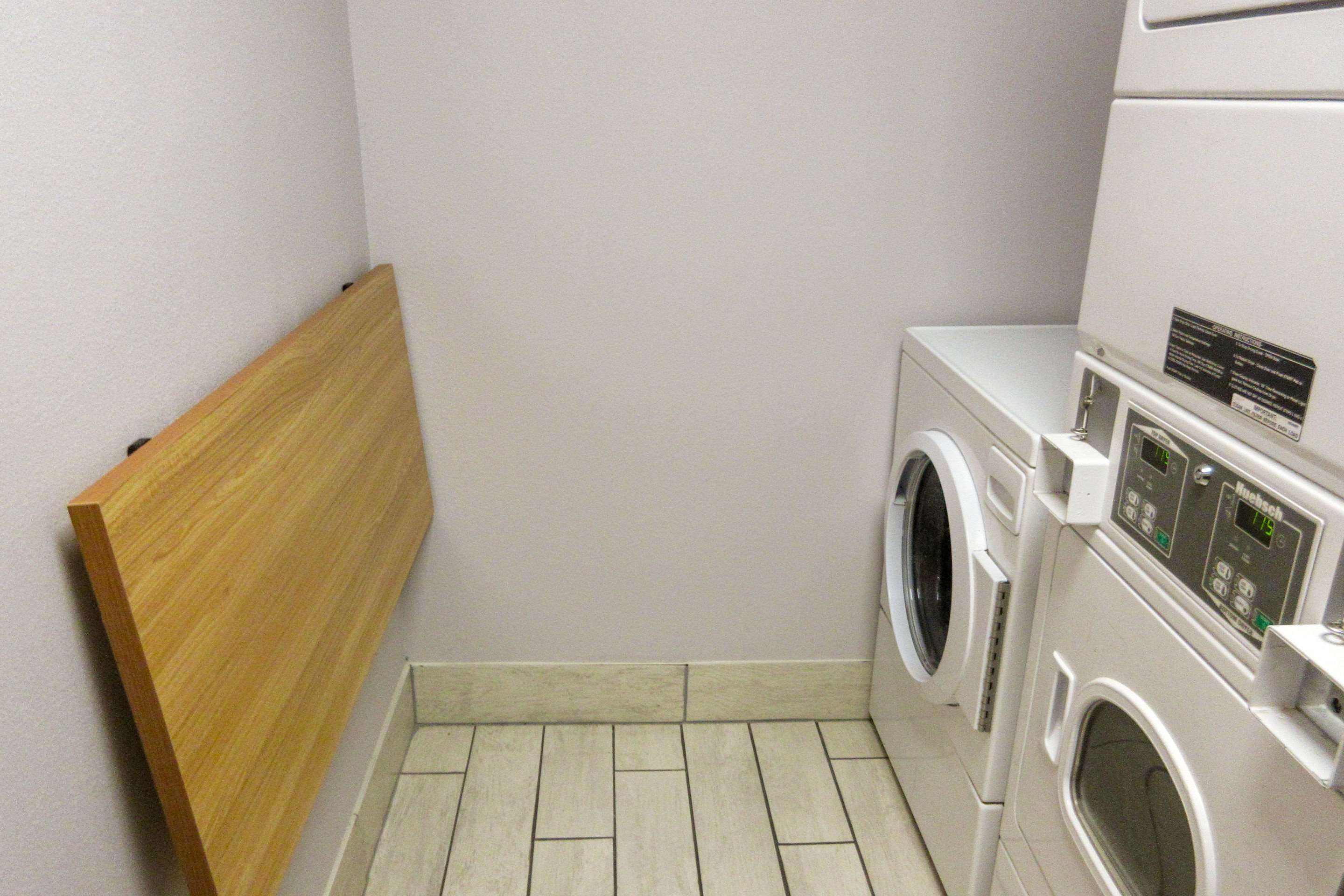 Quality Inn & Suites Evansville Downtown Photo