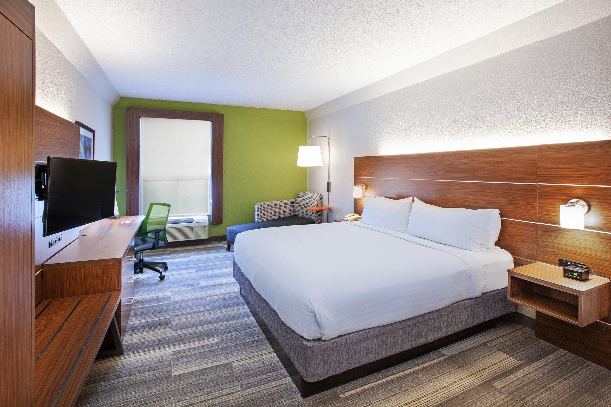 Holiday Inn Express & Suites Houston - Memorial Park Area Photo