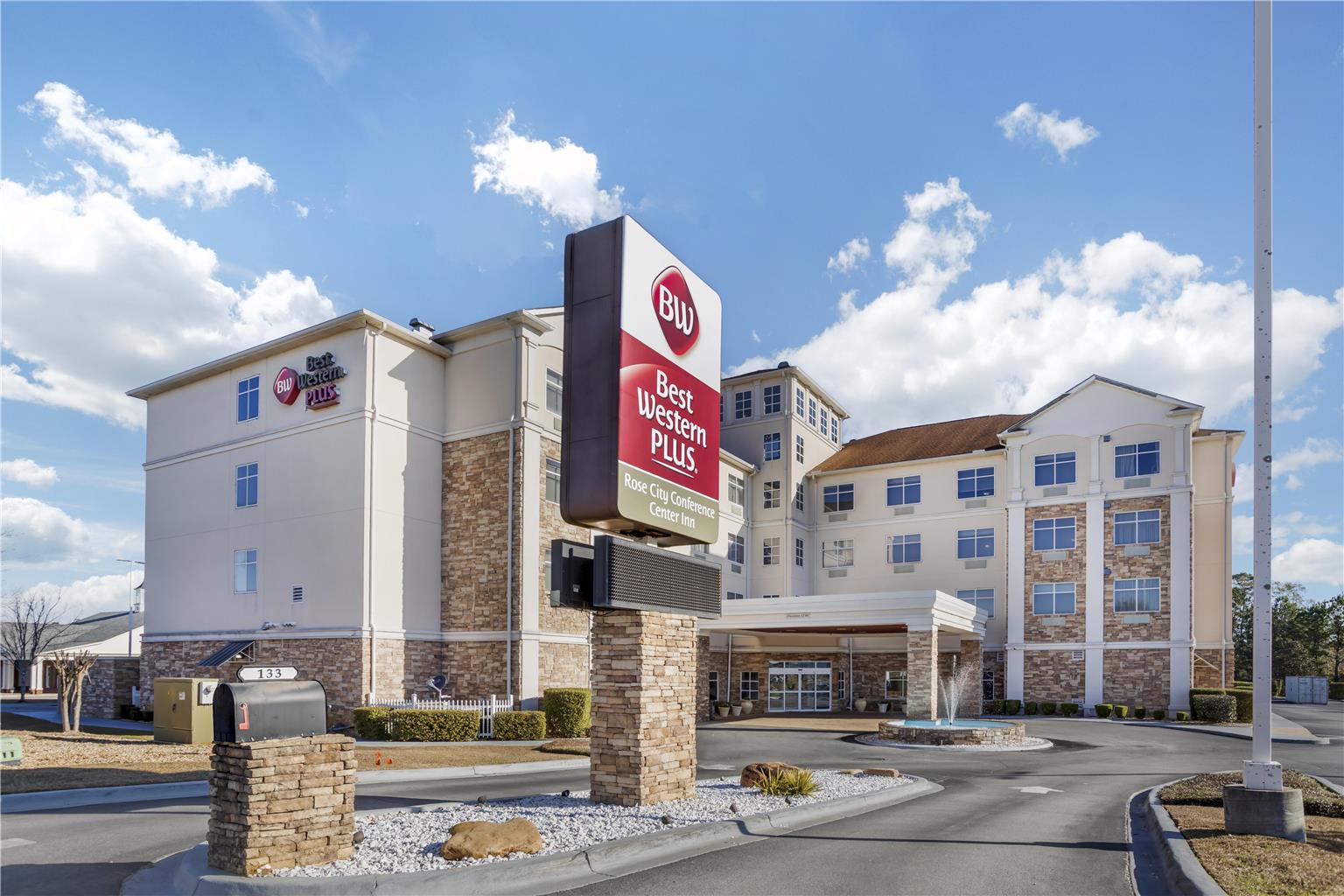 Best Western Plus Rose City Conference Center Inn Image