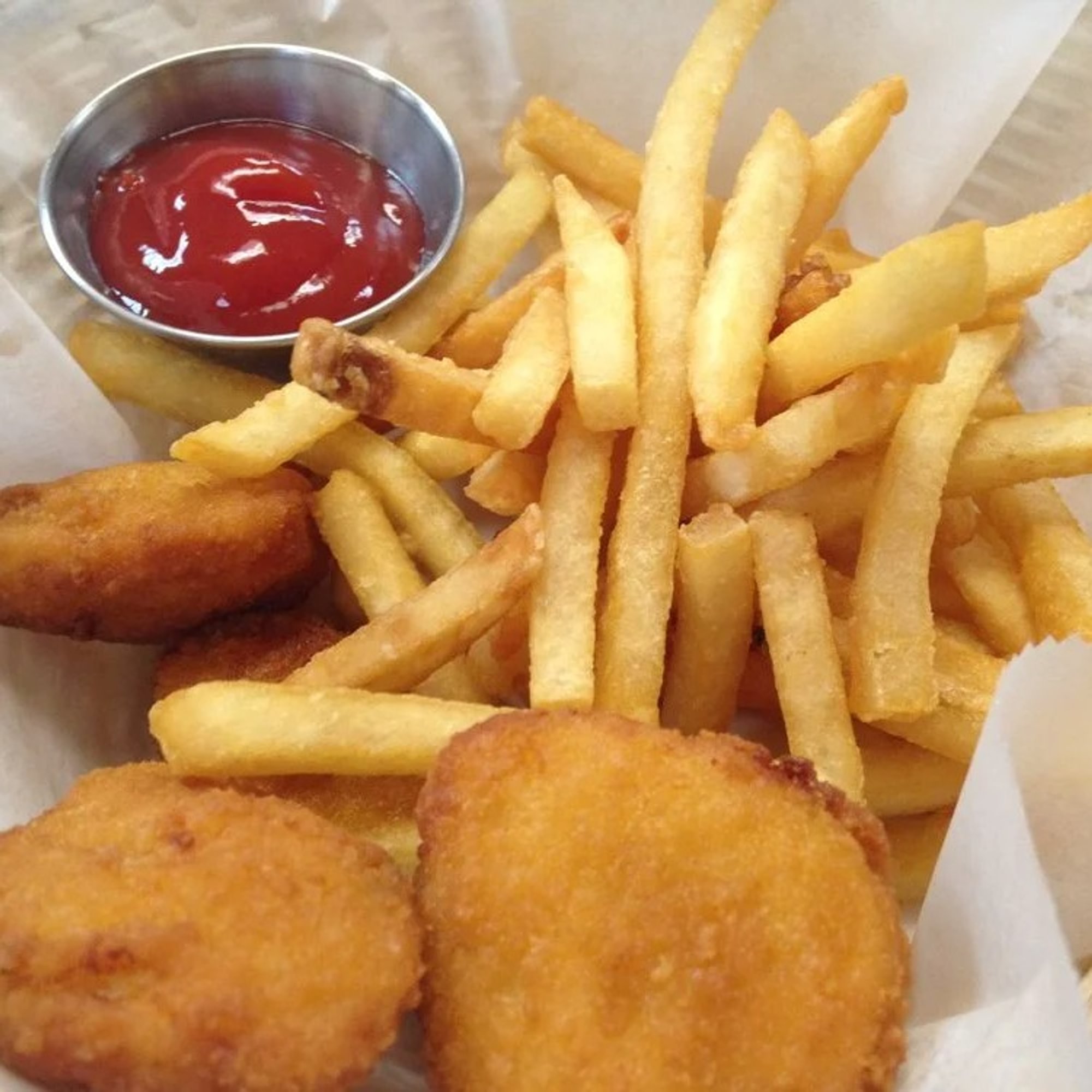 Kid's nuggets and fries