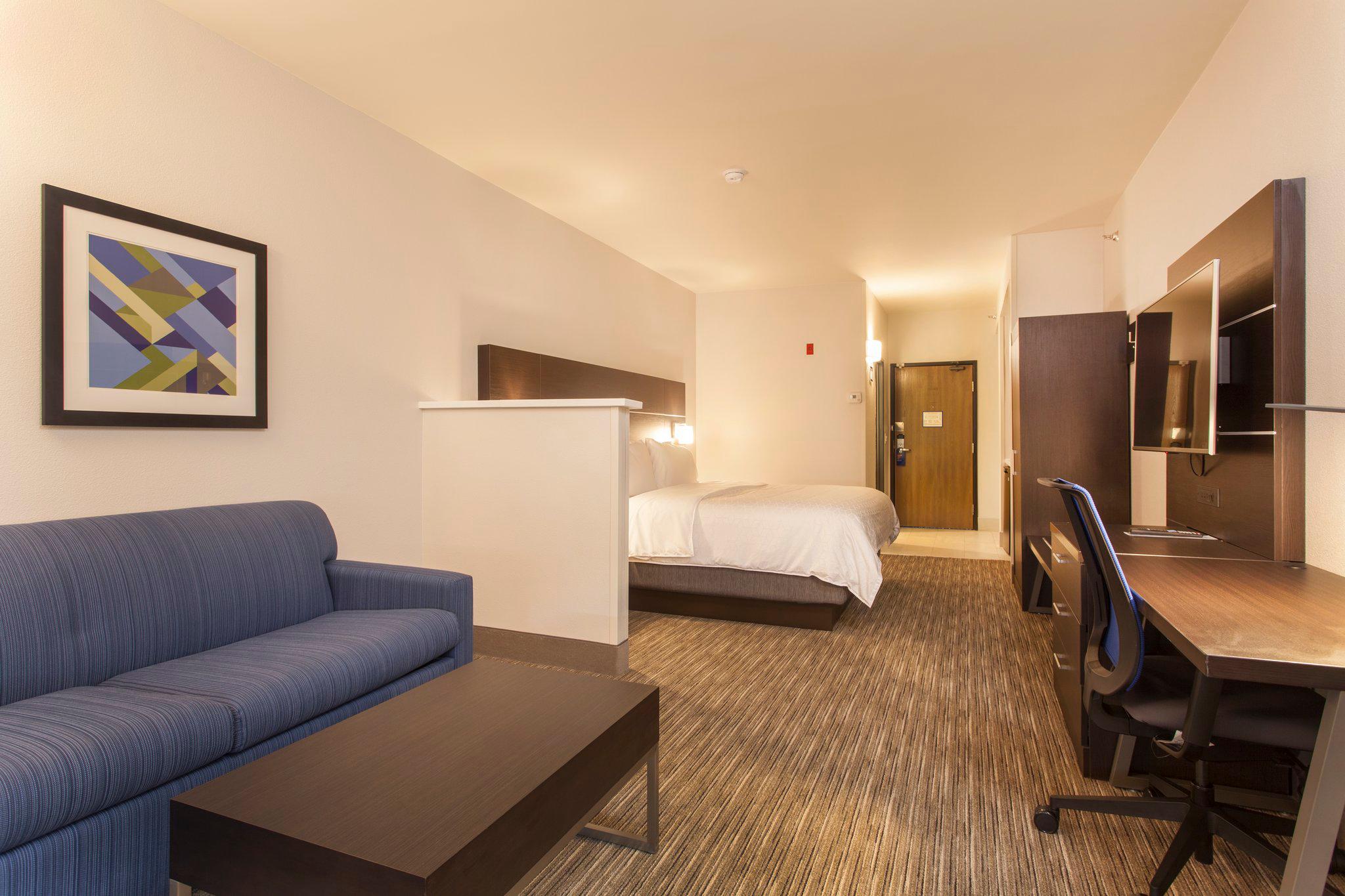 Holiday Inn Express & Suites Santa Fe by IHG Image