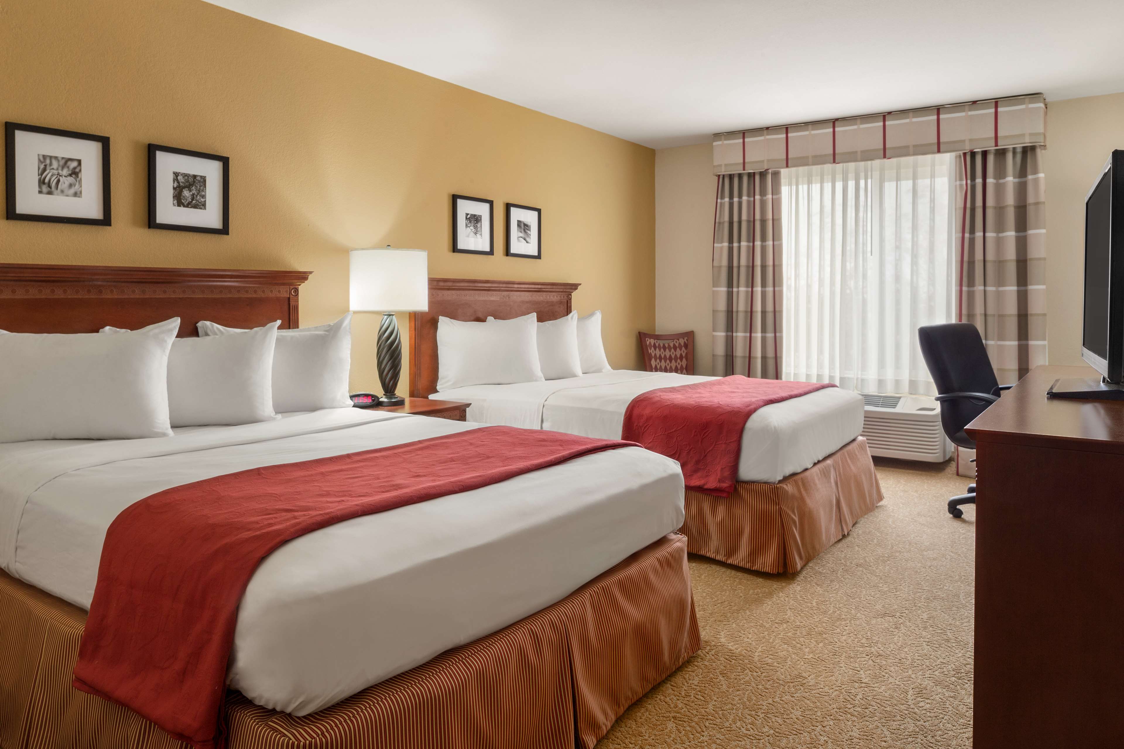 Country Inn & Suites by Radisson, Bloomington-Normal Airport, IL Photo