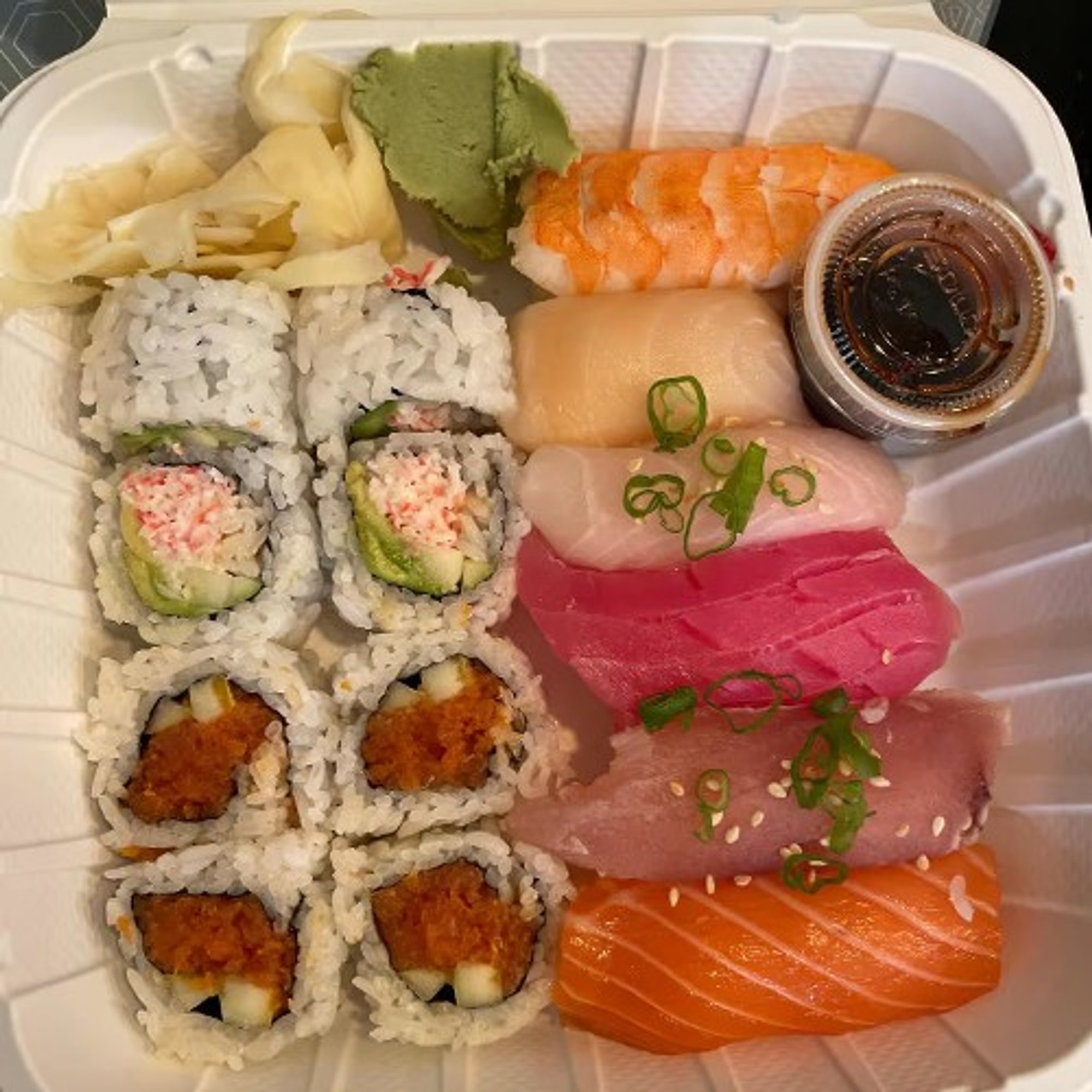Sushi Combo (6pc nigiri chefs choice, 4pc Spicy Tuna R, 4pc Cali R)