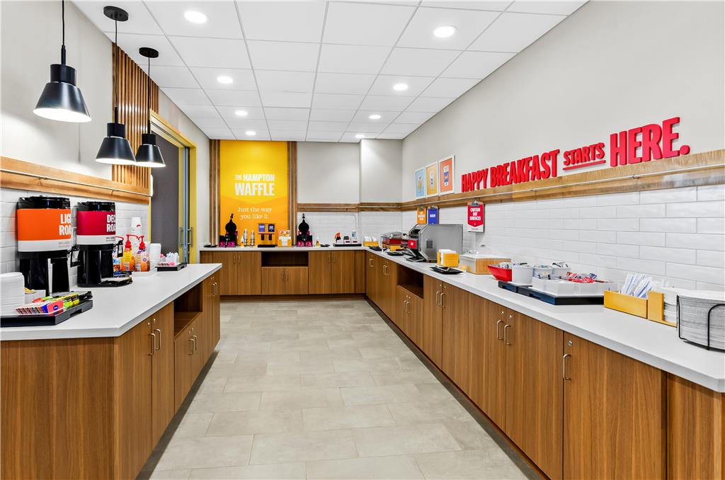 Hampton Inn Daleville Image