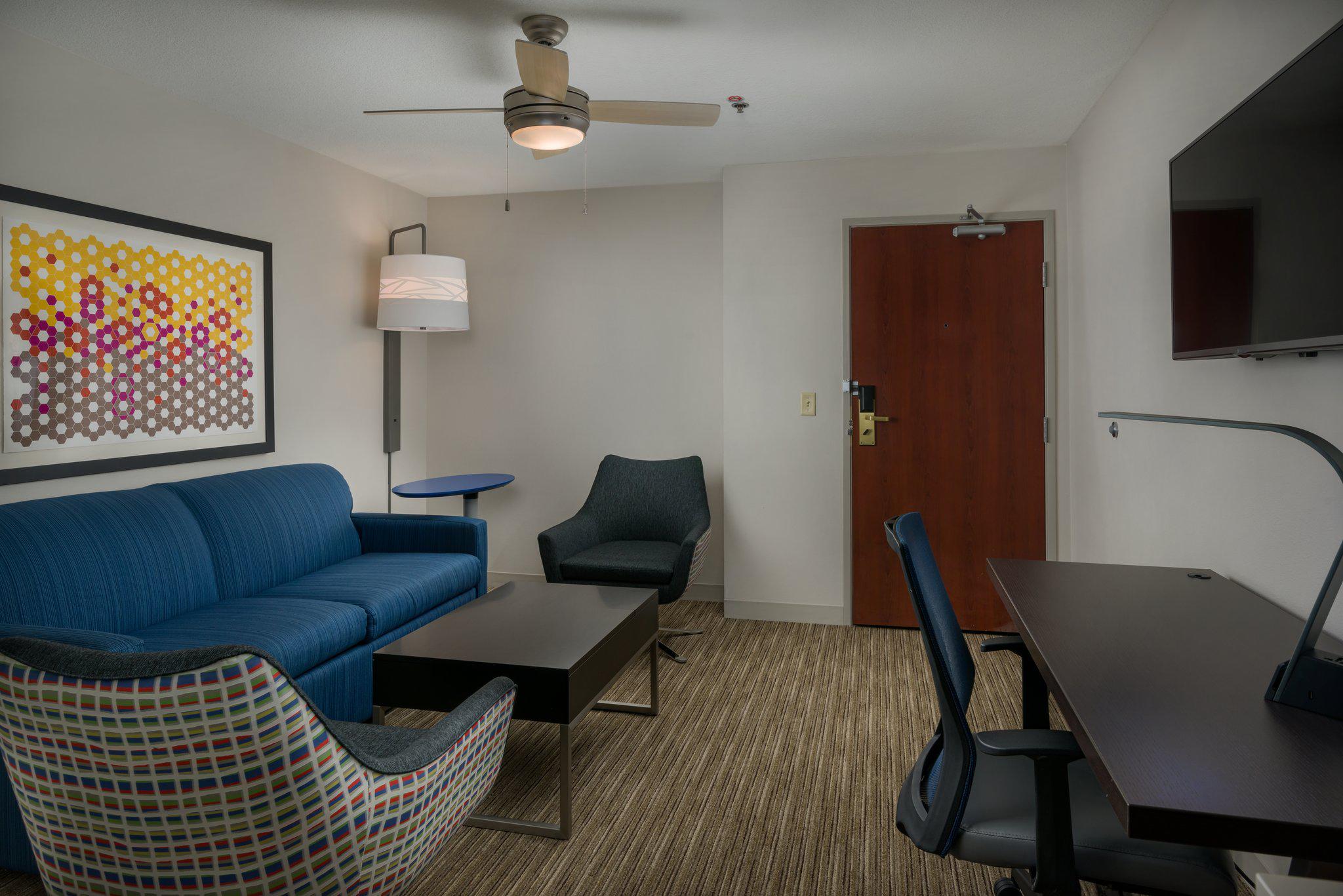 Holiday Inn Express & Suites Lawrence Photo