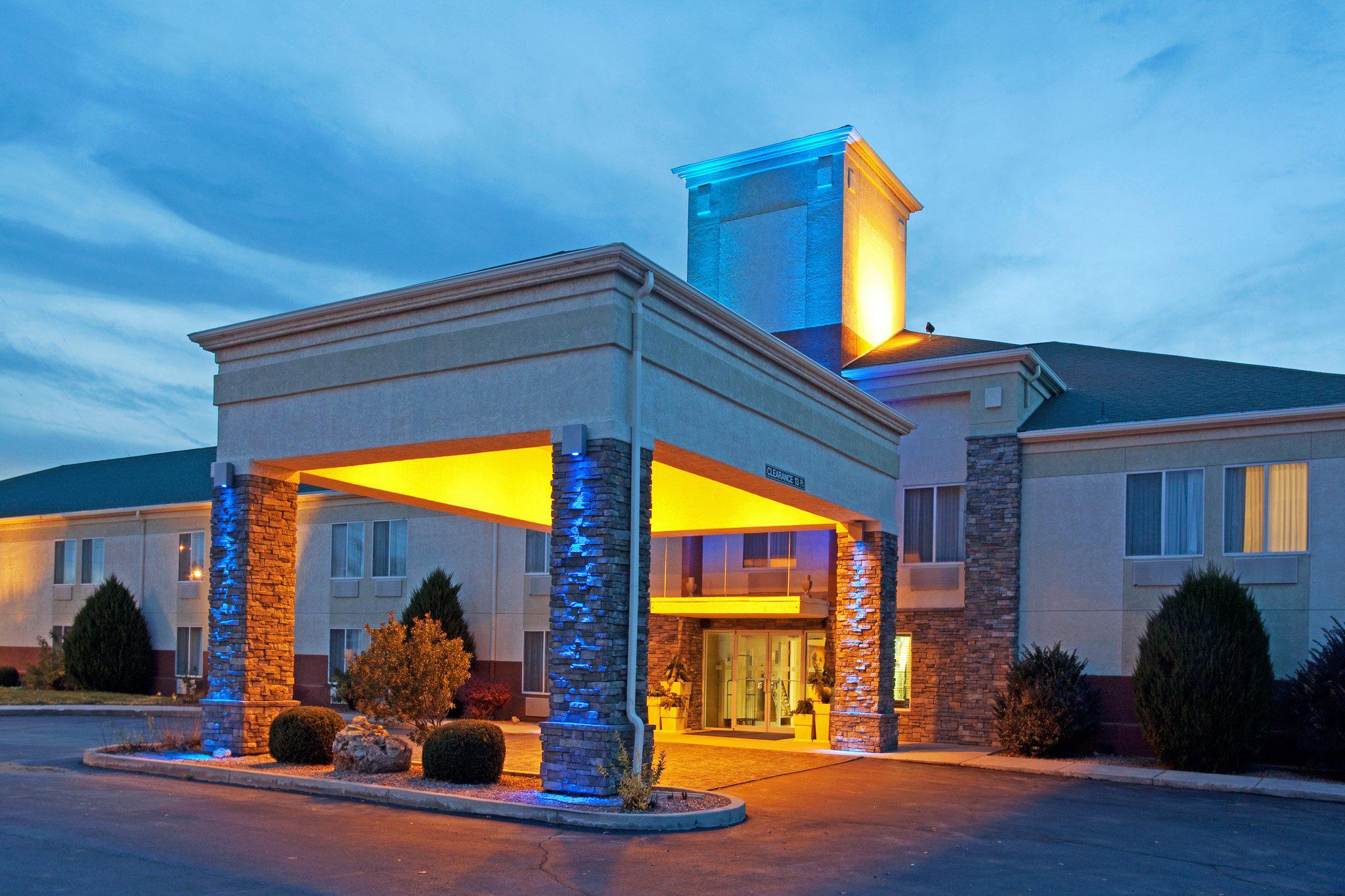 Holiday Inn Express la Junta Photo