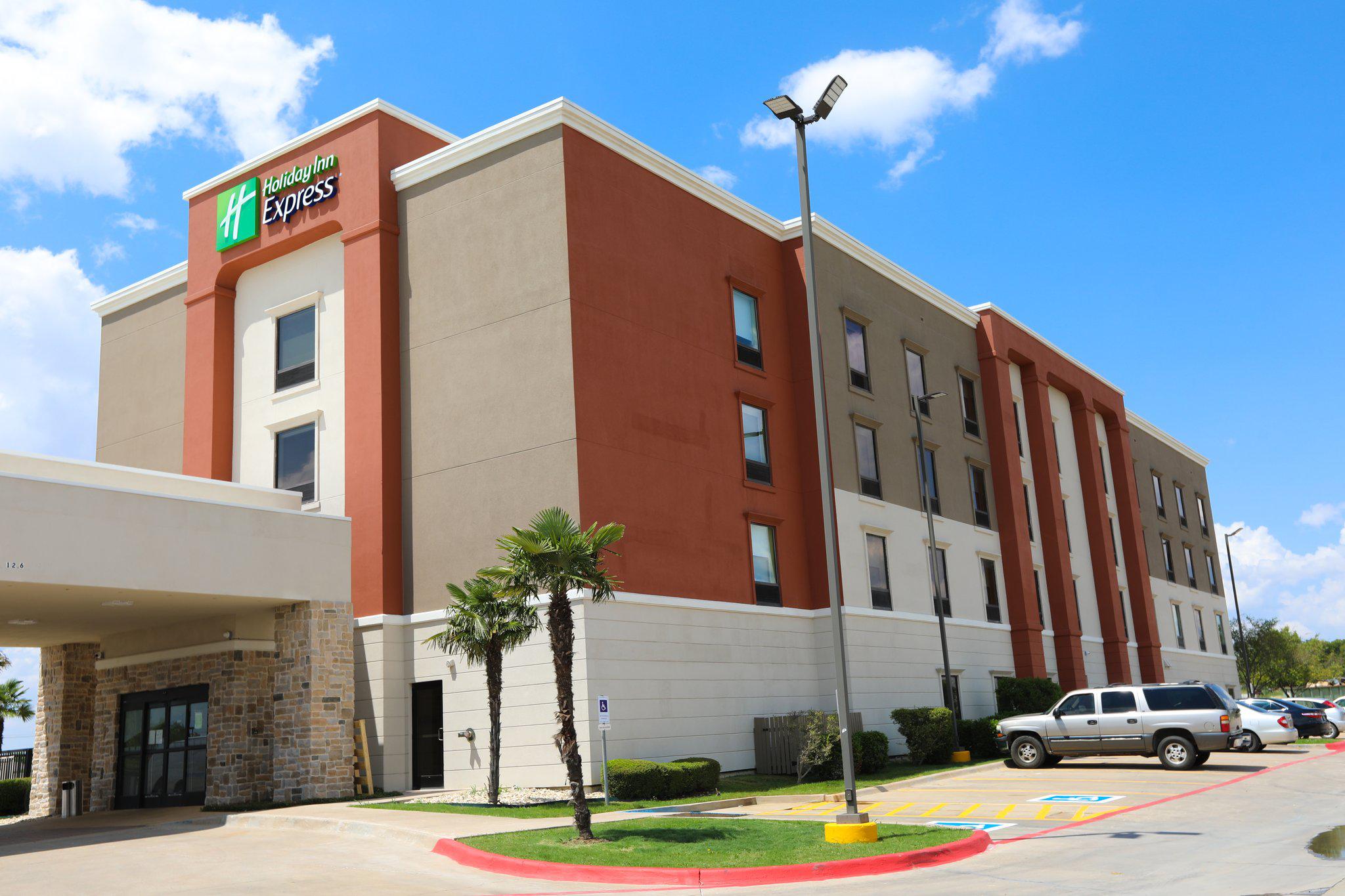 Holiday Inn Express Hillsboro I-35 by IHG Image