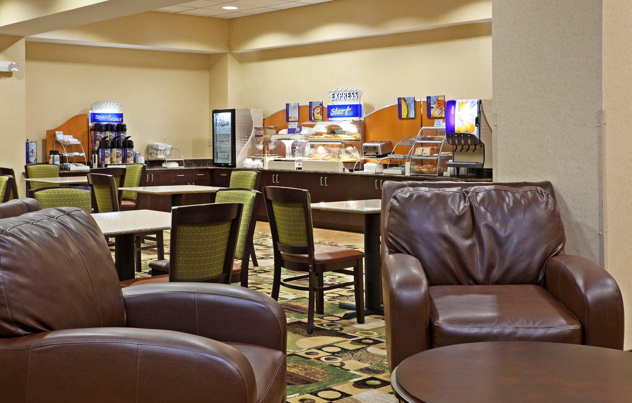 Holiday Inn Express & Suites Statesville Photo