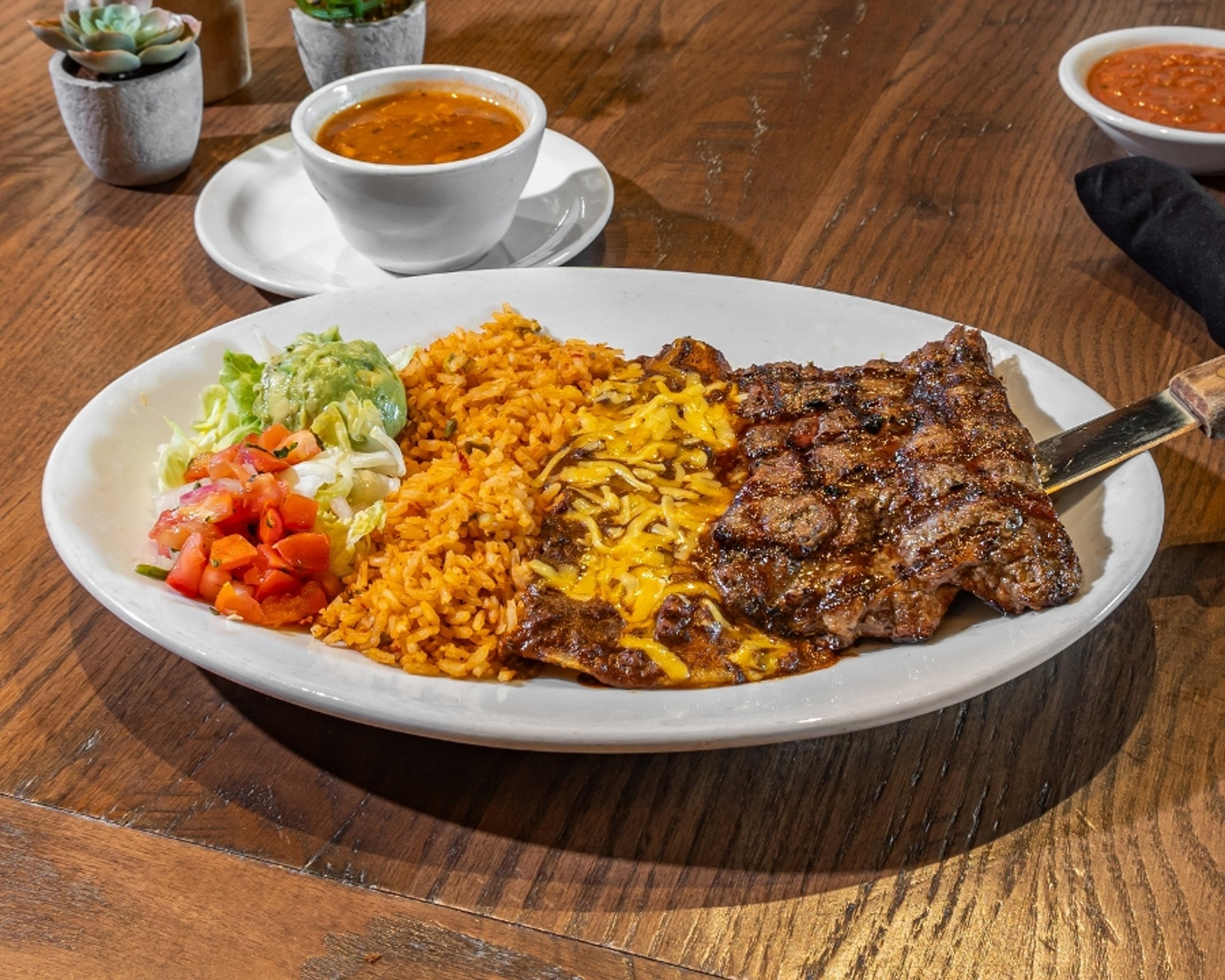 Carne Asada y Enchilada