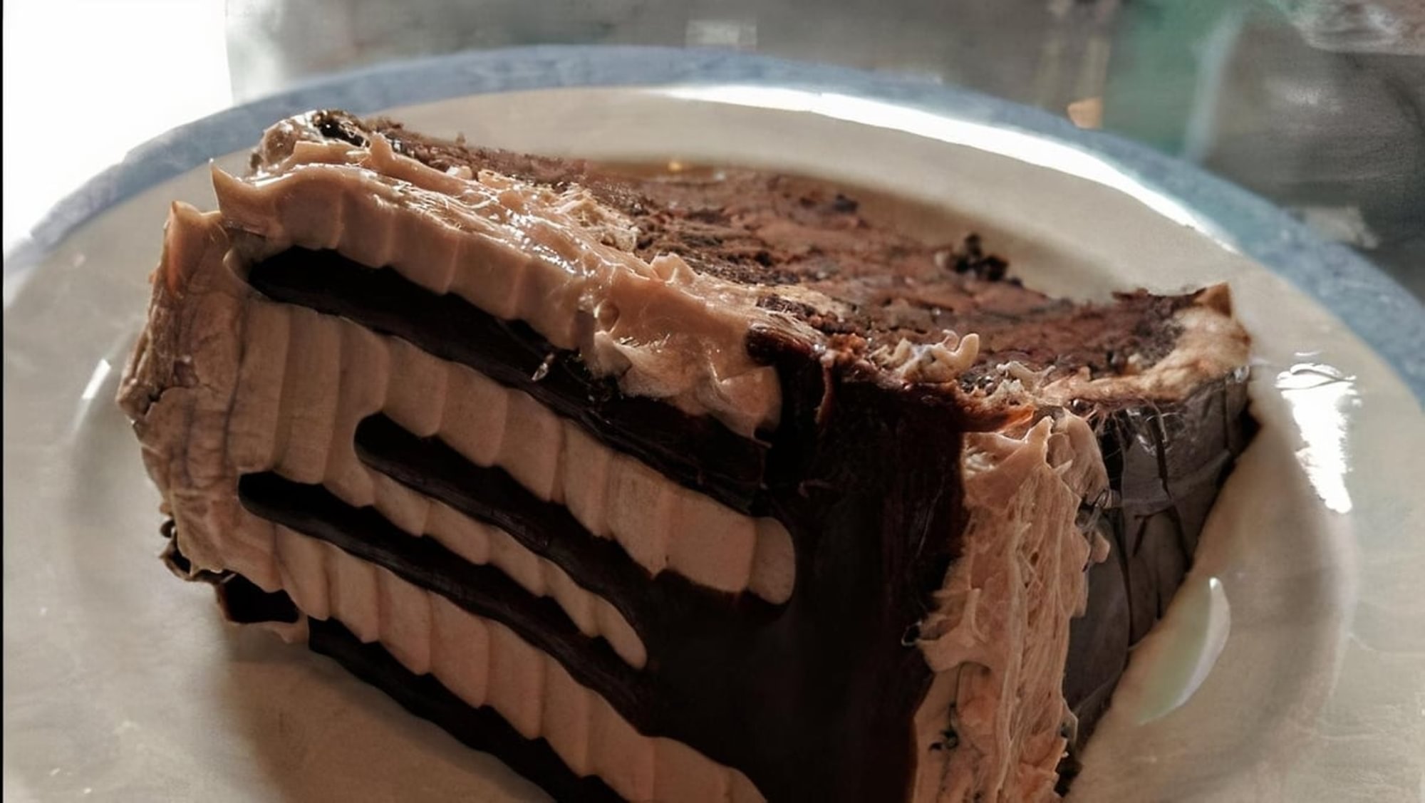 Vegan chocolate mousse cake