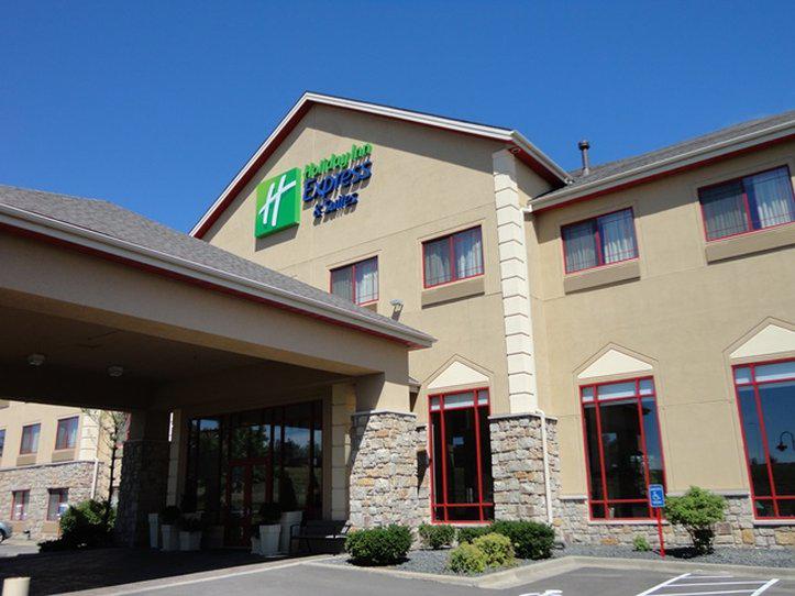 Holiday Inn Express & Suites Olathe North Photo