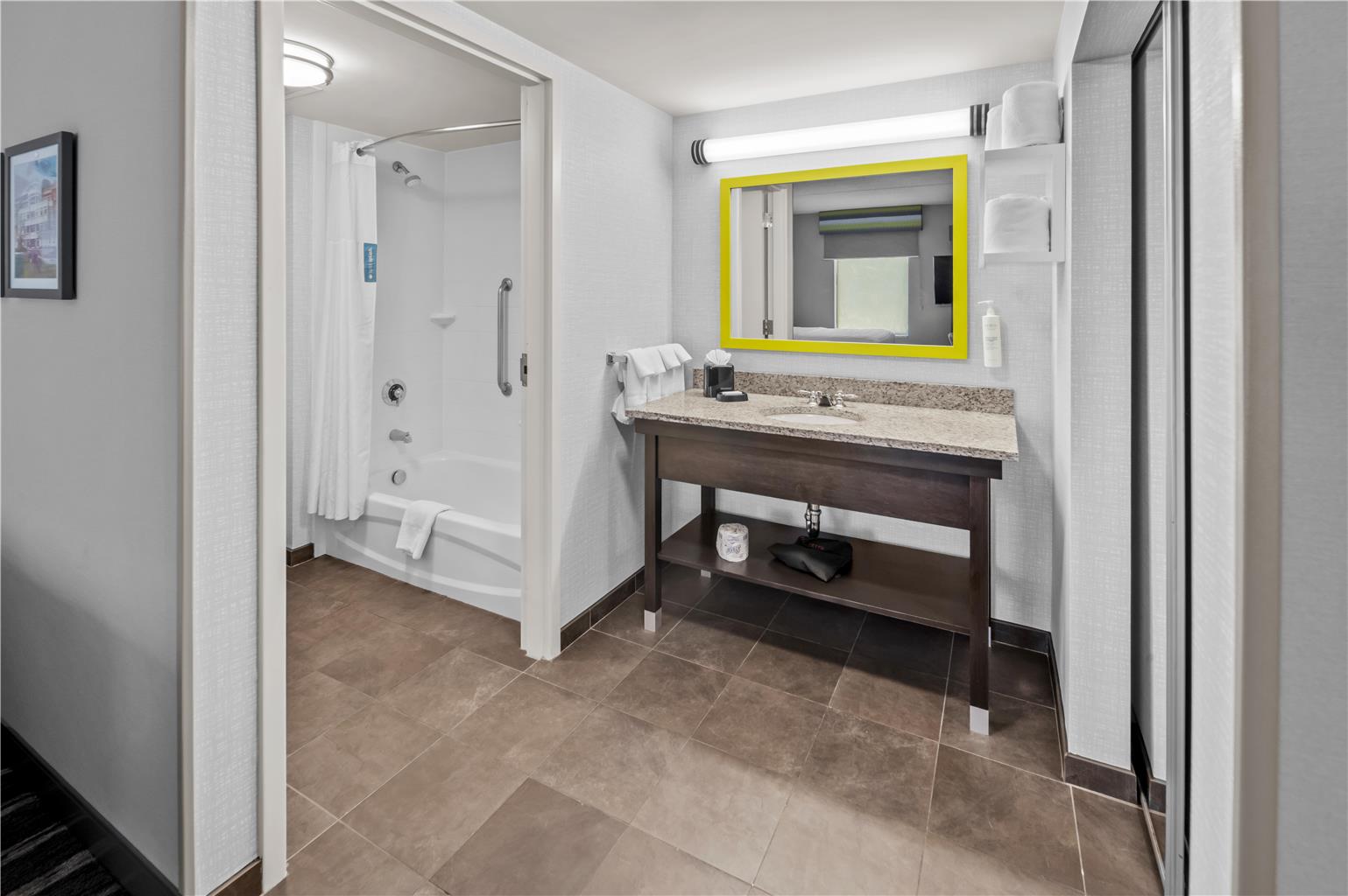 Hampton Inn & Suites Camp Springs/Andrews AFB Image