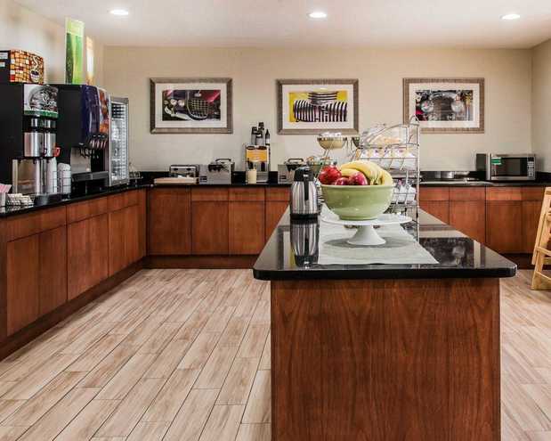 Images Quality Inn & Suites Warren - Detroit