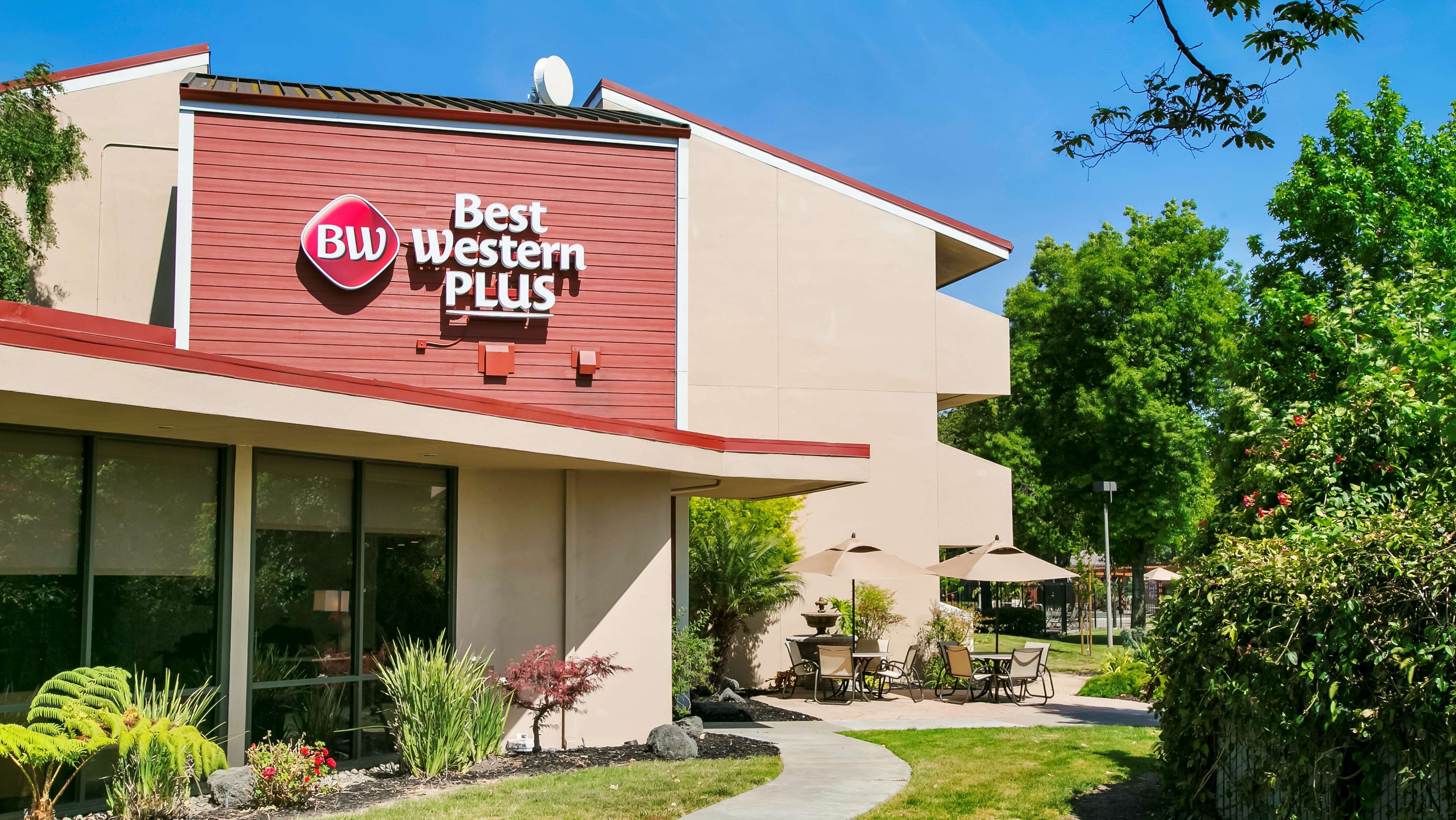 Best Western Plus Garden Court Inn Photo