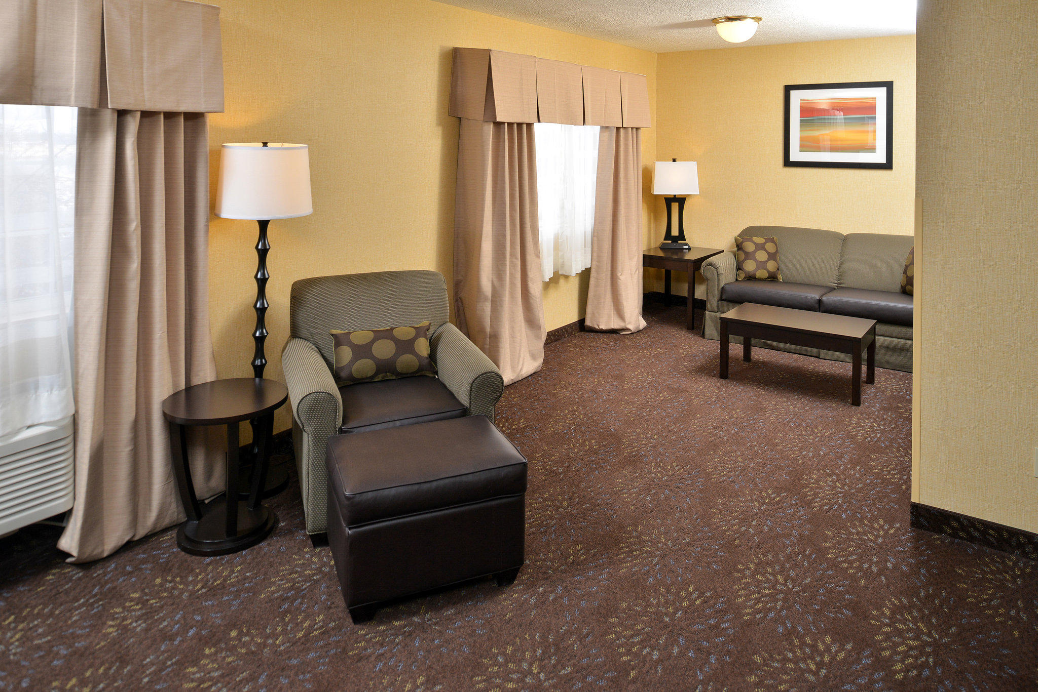 Holiday Inn Express & Suites Charlotte Photo