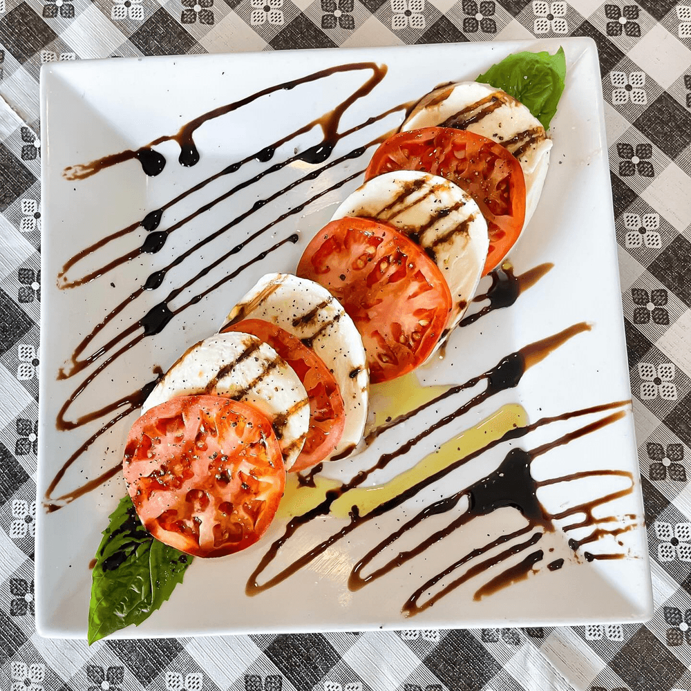 Mozzarella & Plum Tomatoes