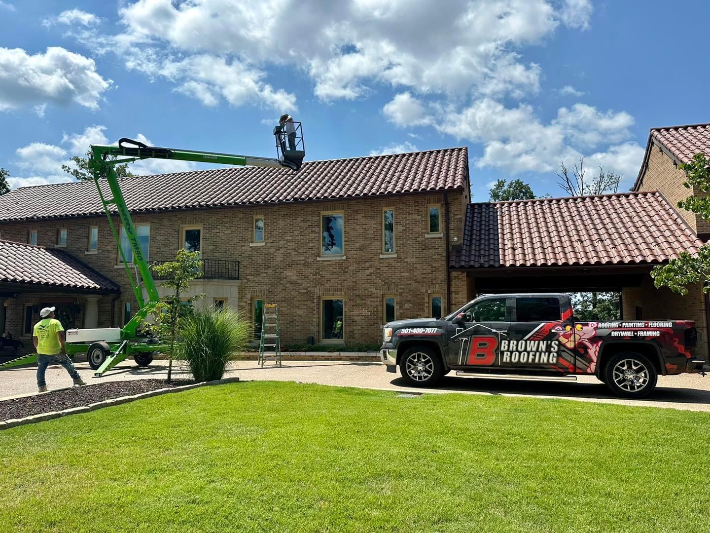 Brown's Roofing Image