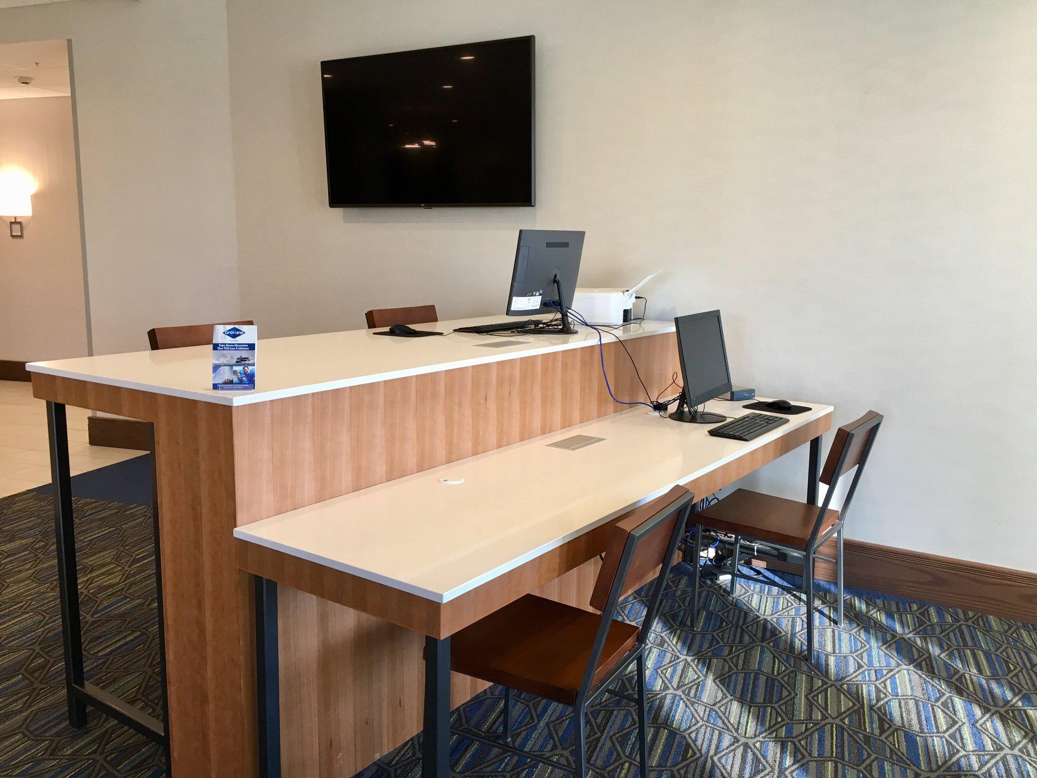 Holiday Inn Express Grand Island - Niagara Falls Photo