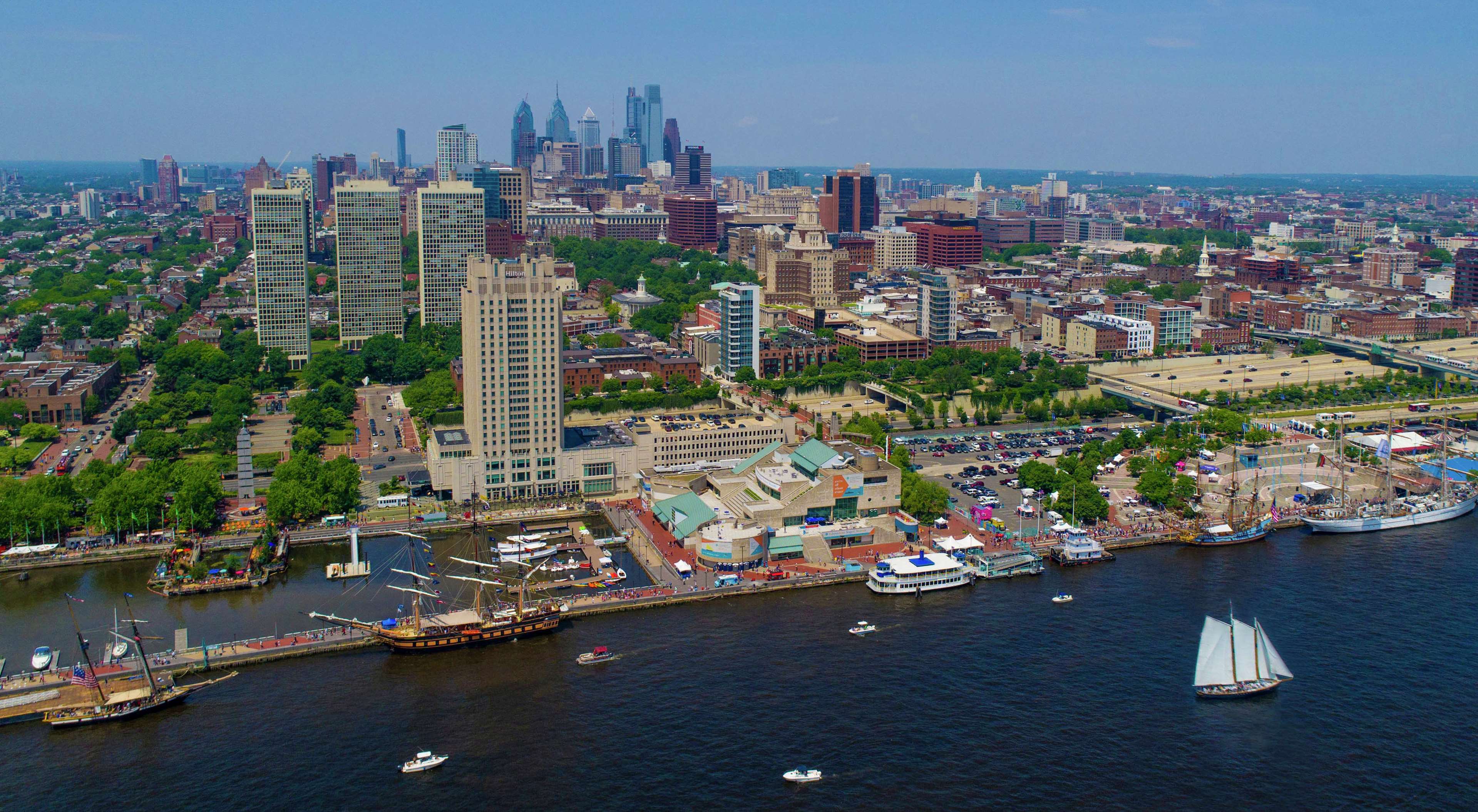 Hilton Philadelphia at Penn's Landing Photo