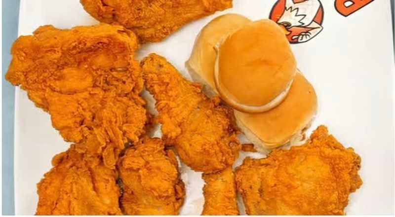 Chicken with Dinner Rolls