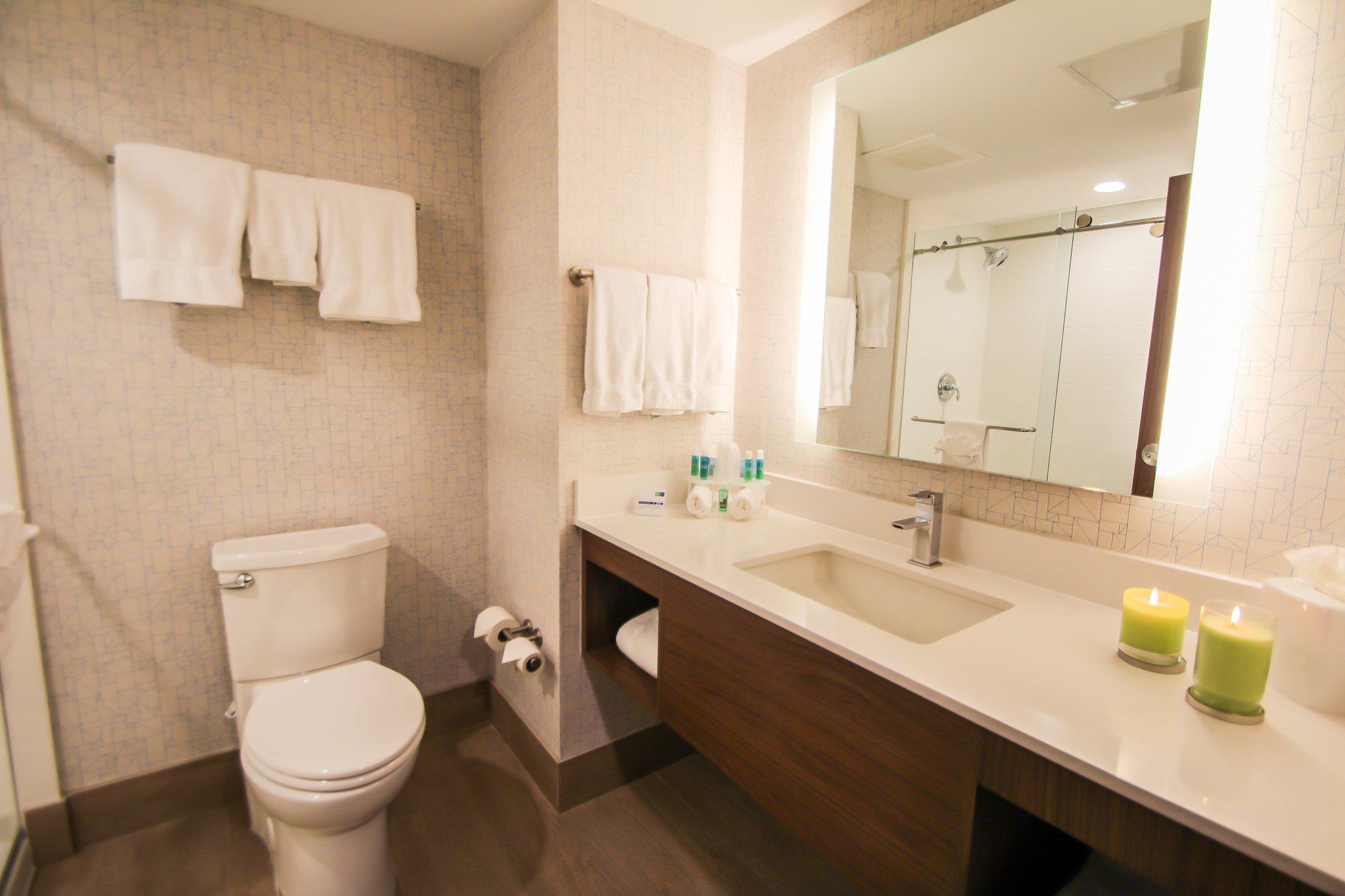 Holiday Inn Express & Suites Miami Airport East Photo