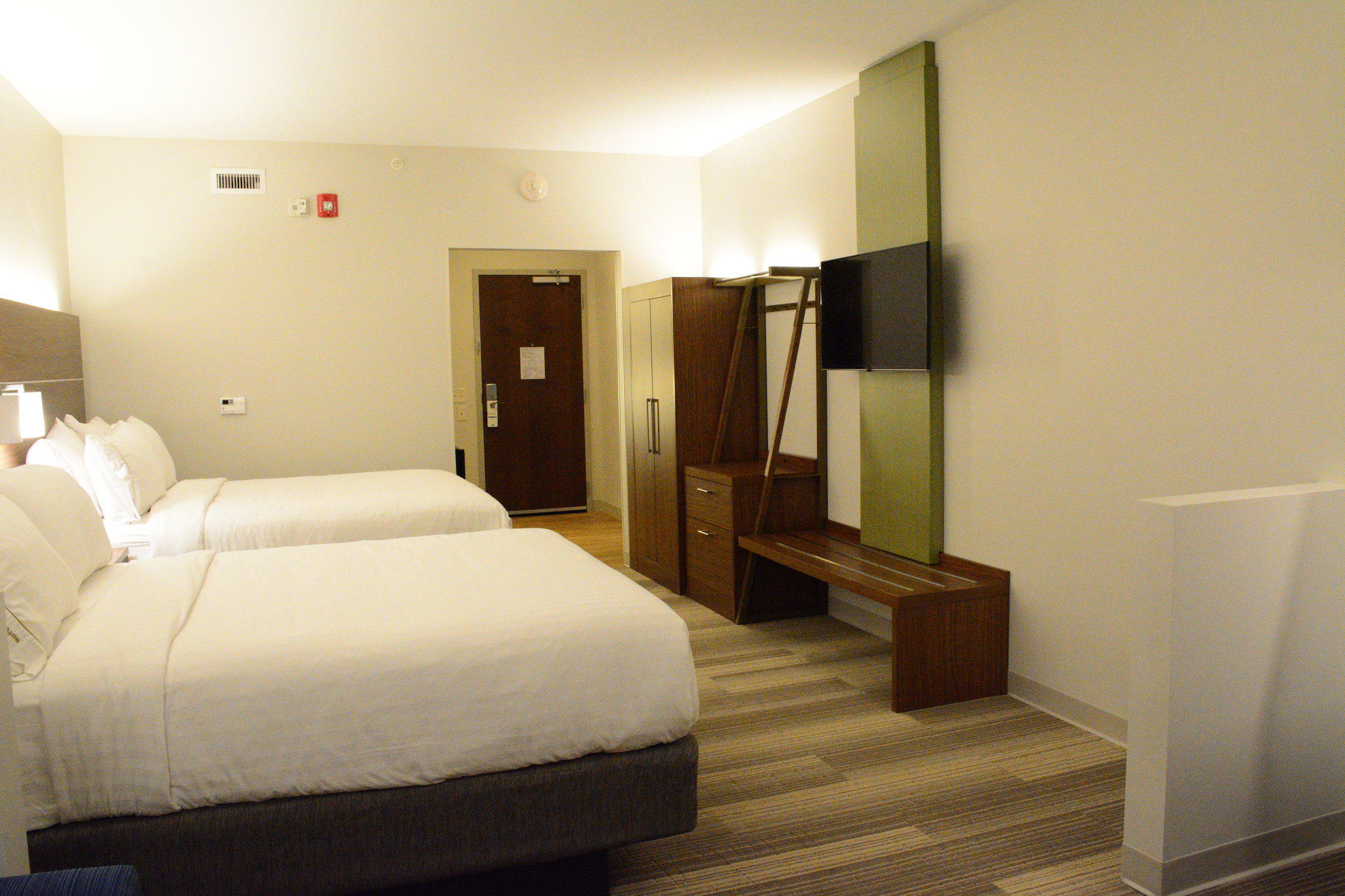 Holiday Inn Express & Suites Lexington Park-California Photo