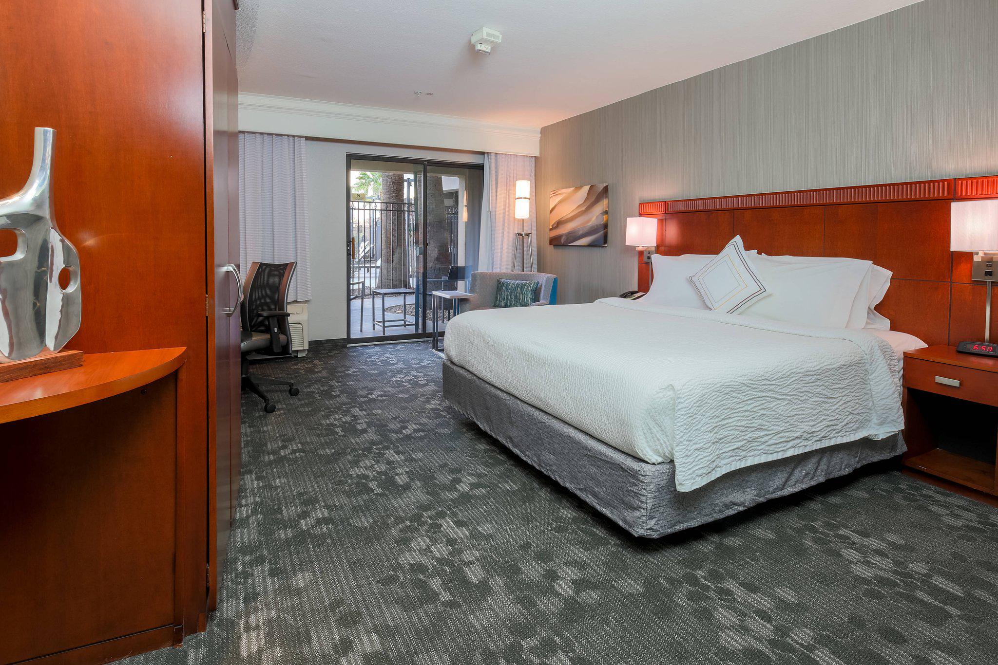 Courtyard by Marriott Las Vegas South Photo