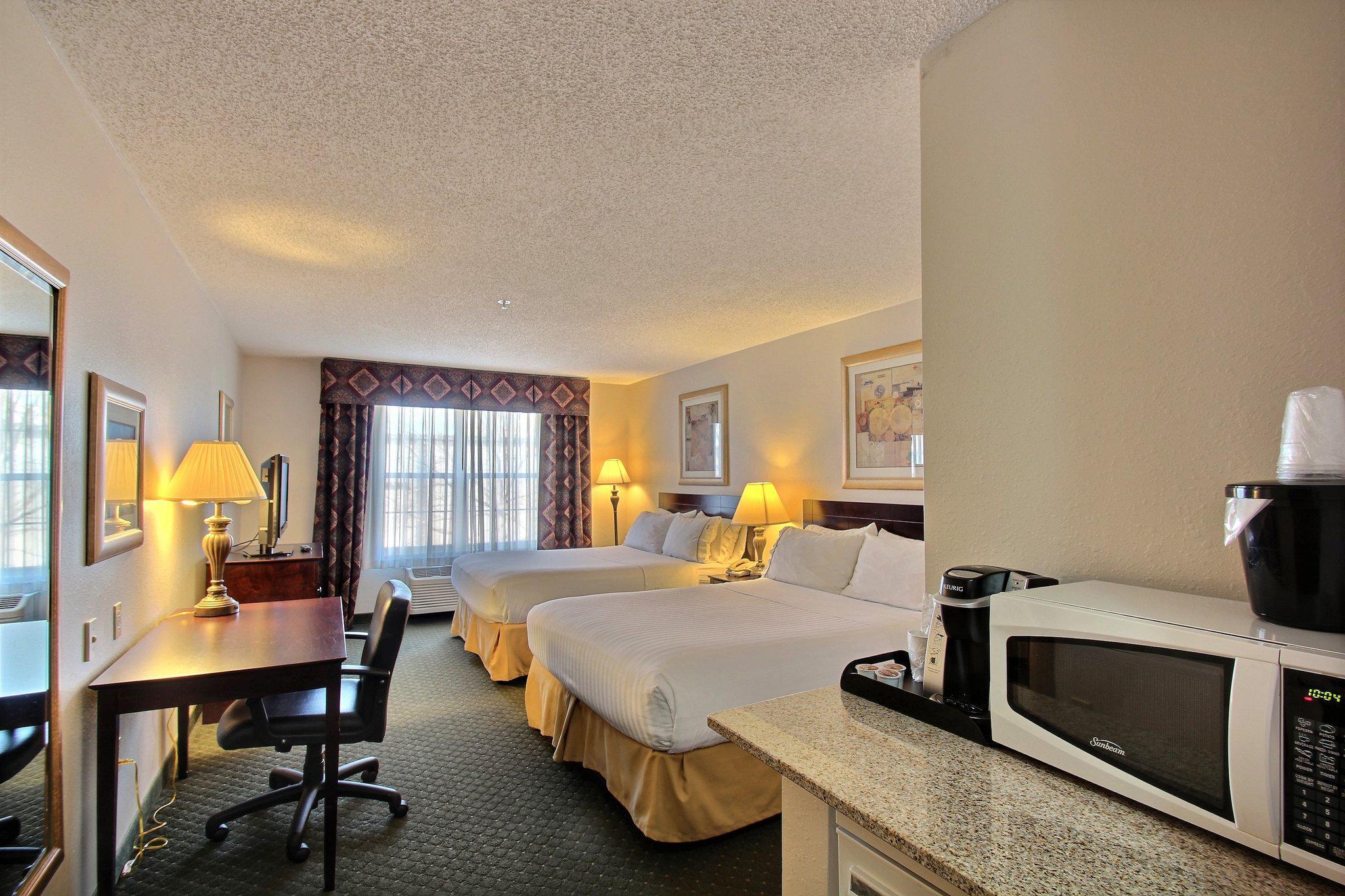 Holiday Inn Express & Suites Oshkosh-Sr 41 Photo