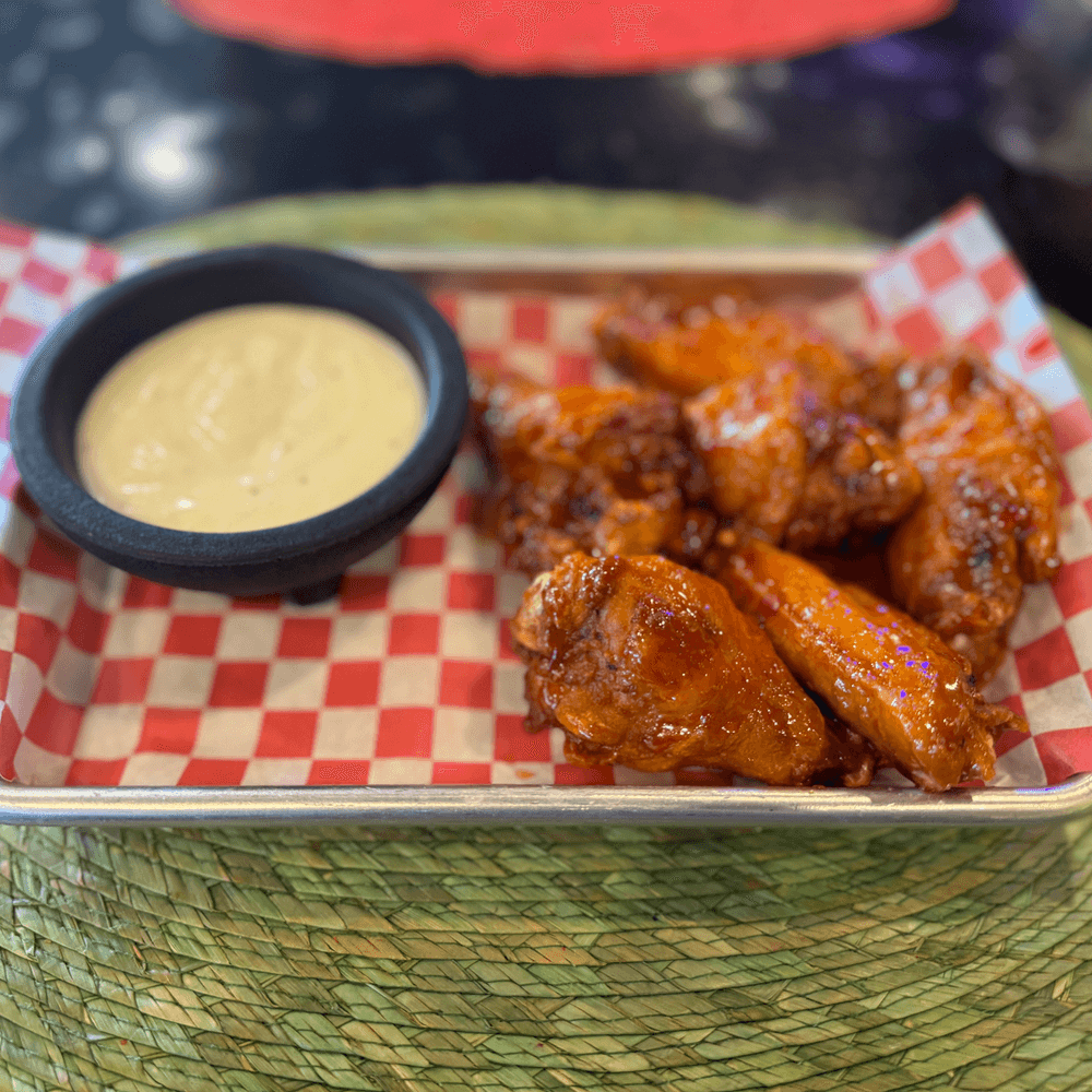 Alitas con Hueso (Bone-In Wings)