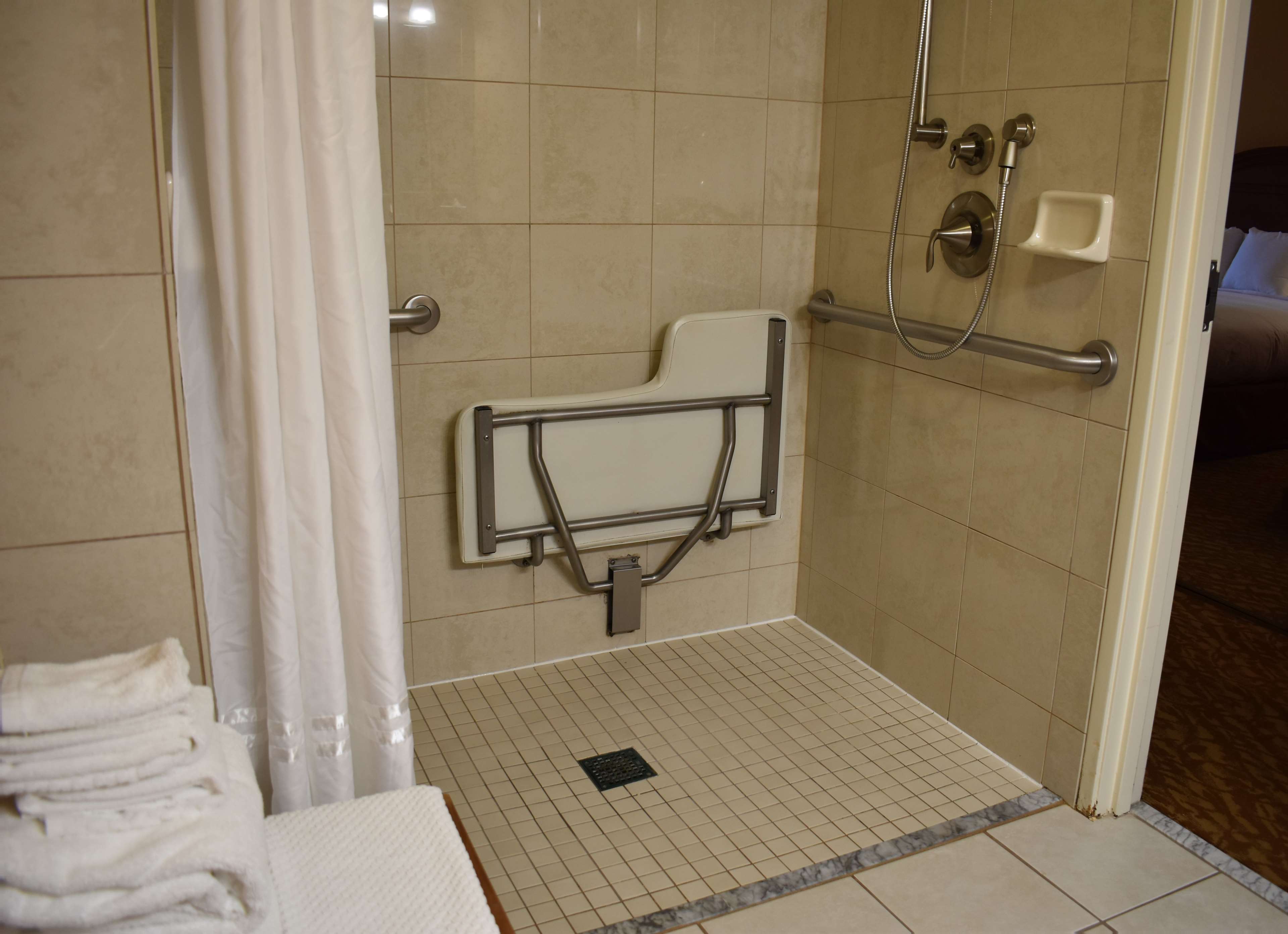 Guest room bath