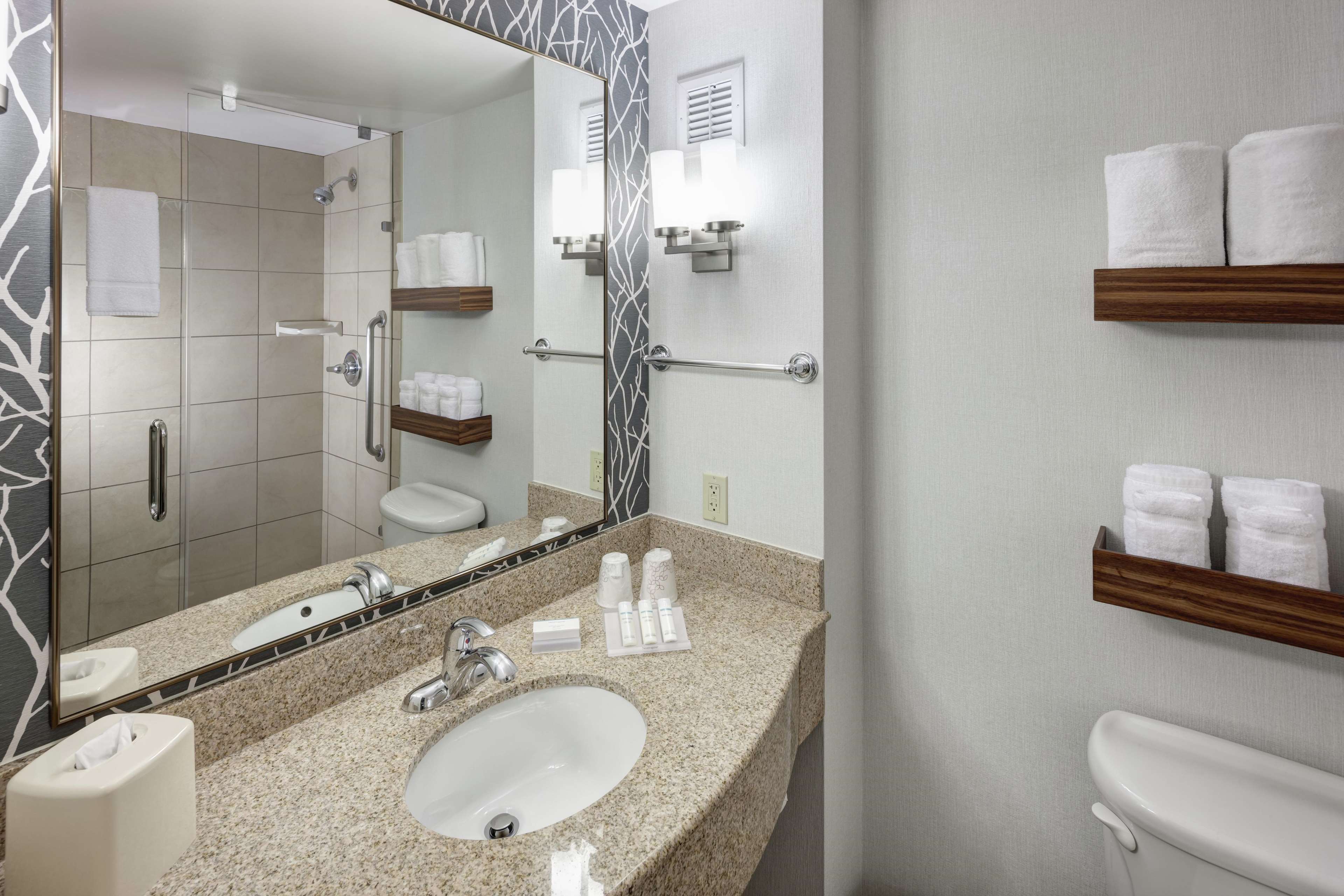 Hilton Garden Inn Lake Forest Mettawa Photo