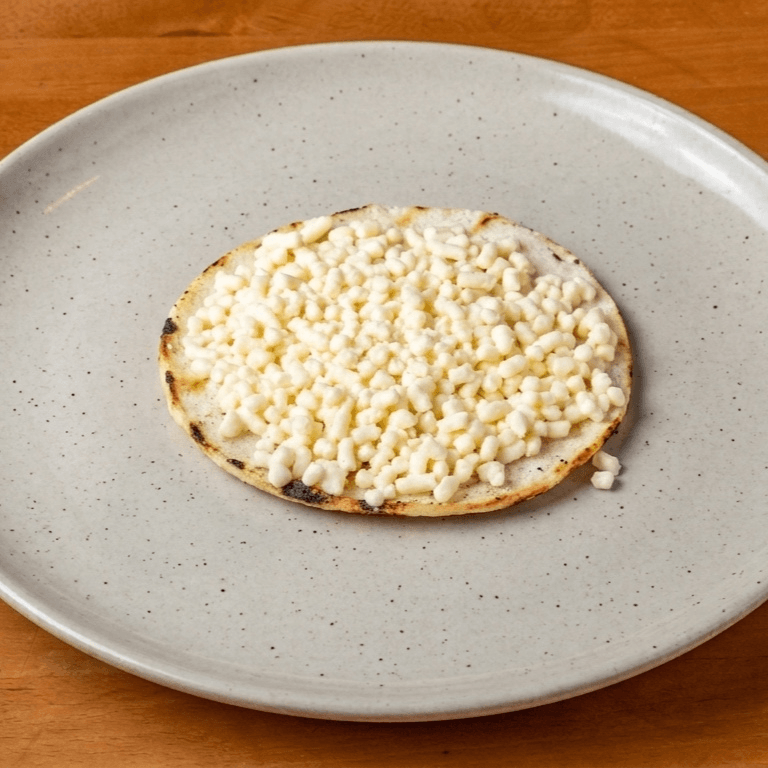 Arepa paisa con queso