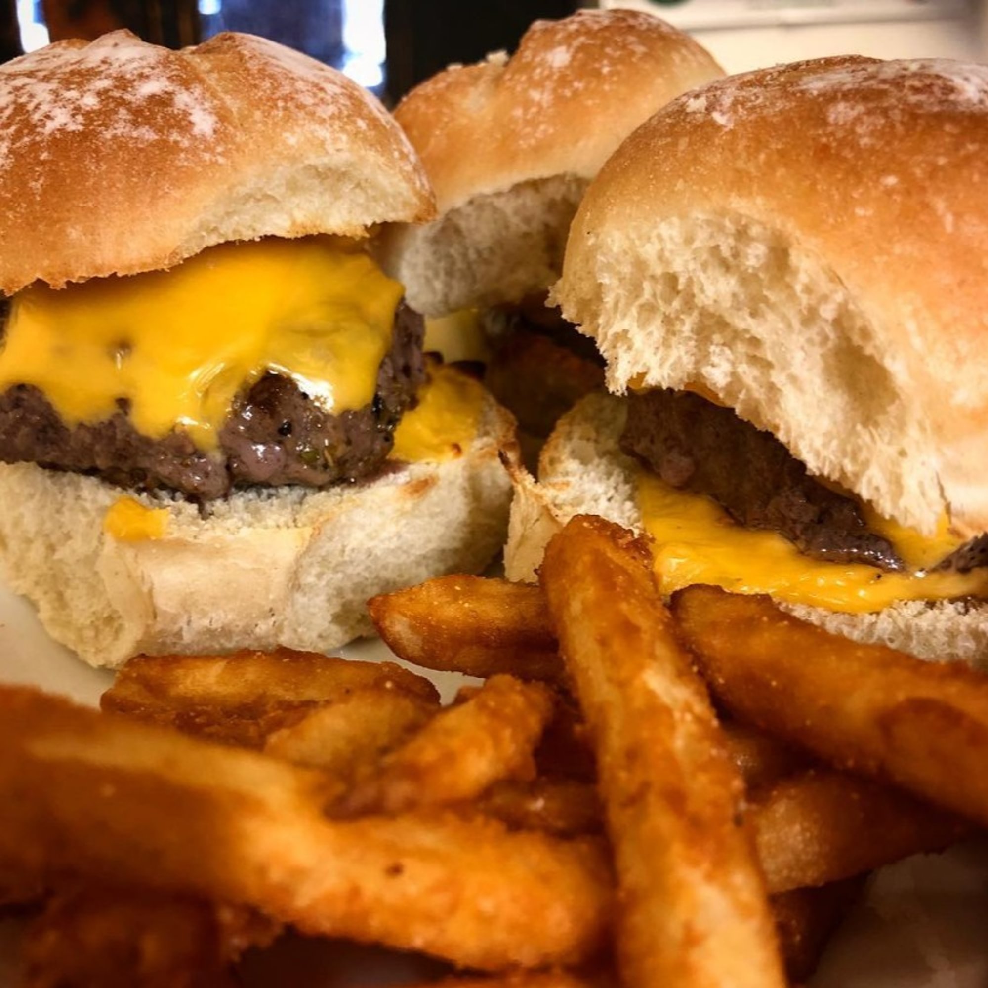 3 Cheeseburger Sliders w/Fries