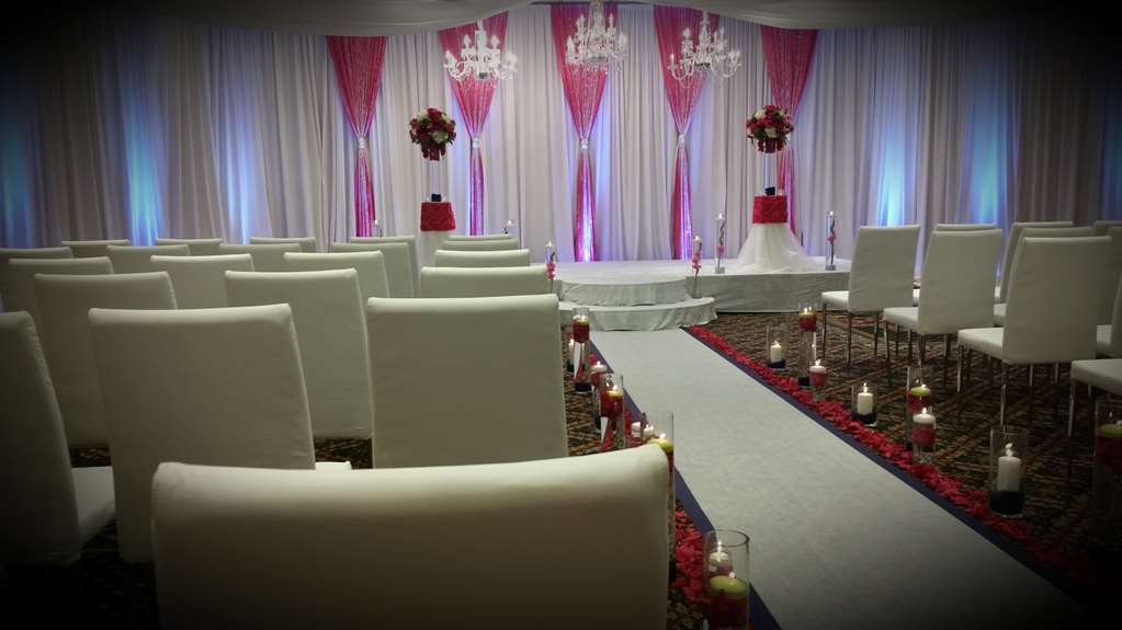 DoubleTree by Hilton Hotel Chicago - Alsip Image