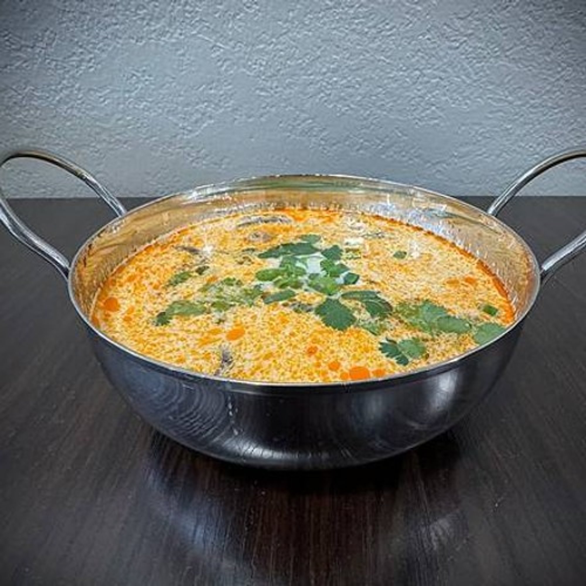 TOM KHA