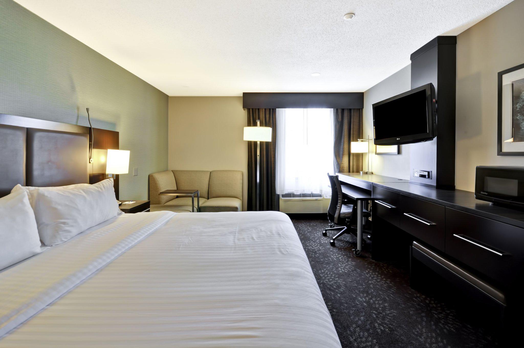 Holiday Inn Express Romulus / Detroit Airport Photo