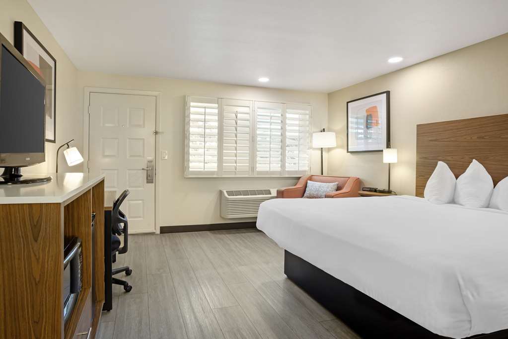 Best Western Shadow Inn Image