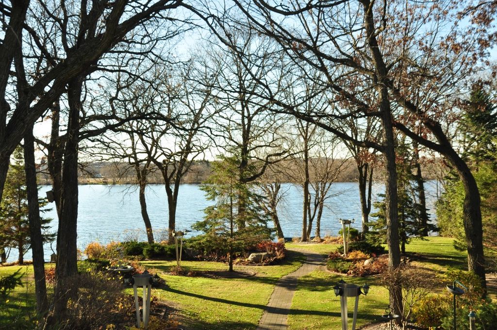 Quiet living on the river