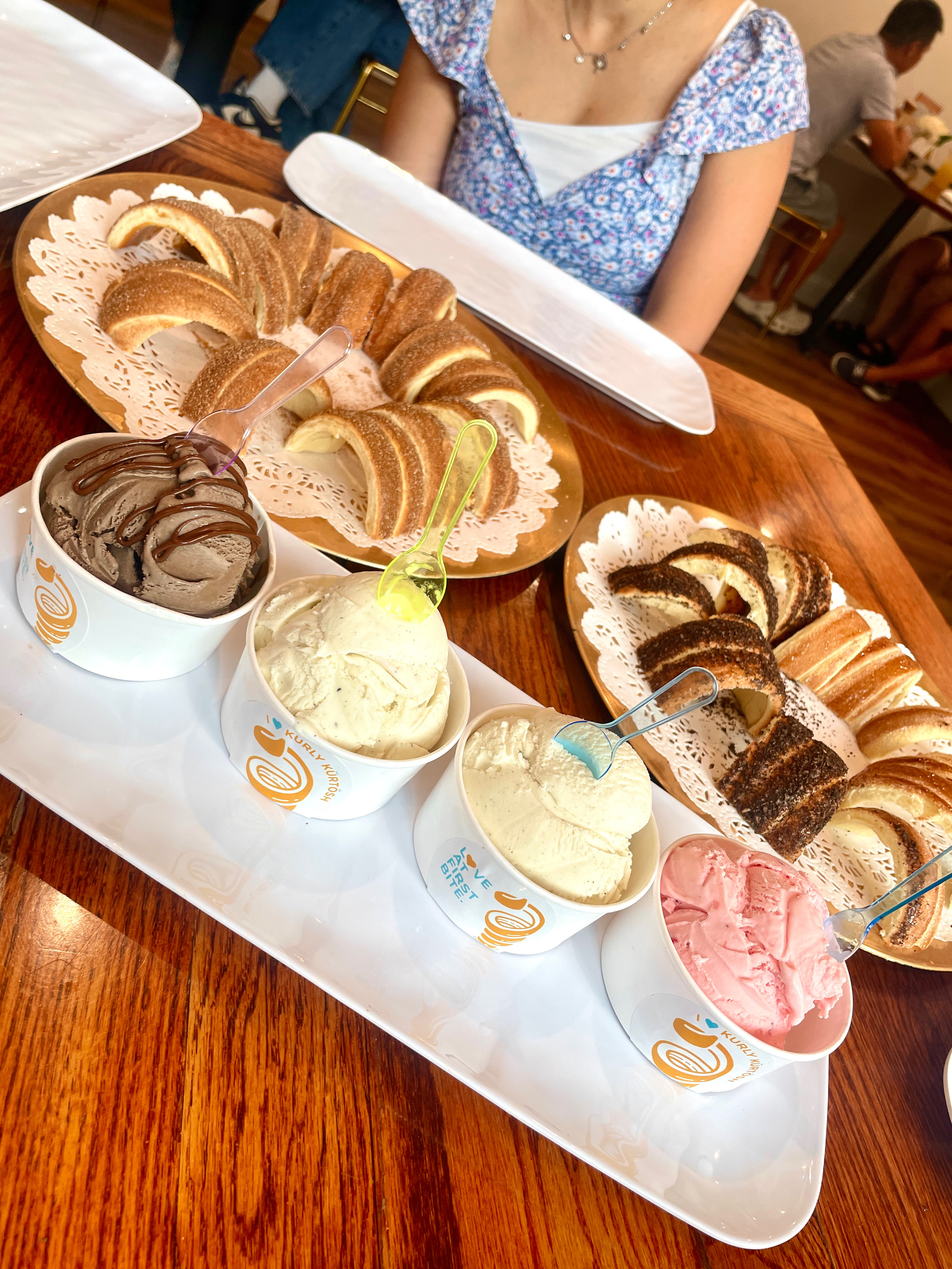 Kurly Ku¨rto?sh Café Image