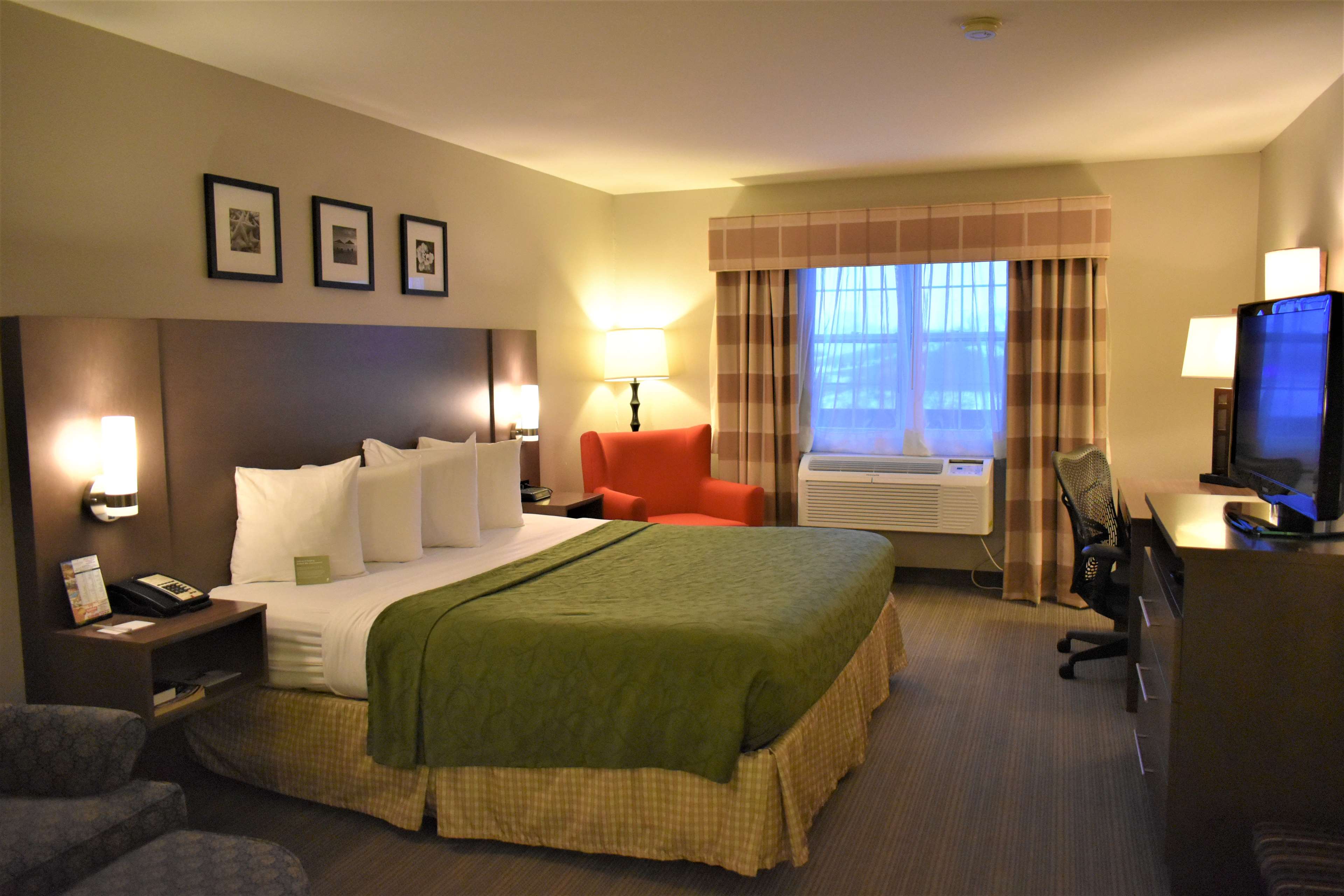 Country Inn & Suites by Radisson, Kenosha, WI Photo