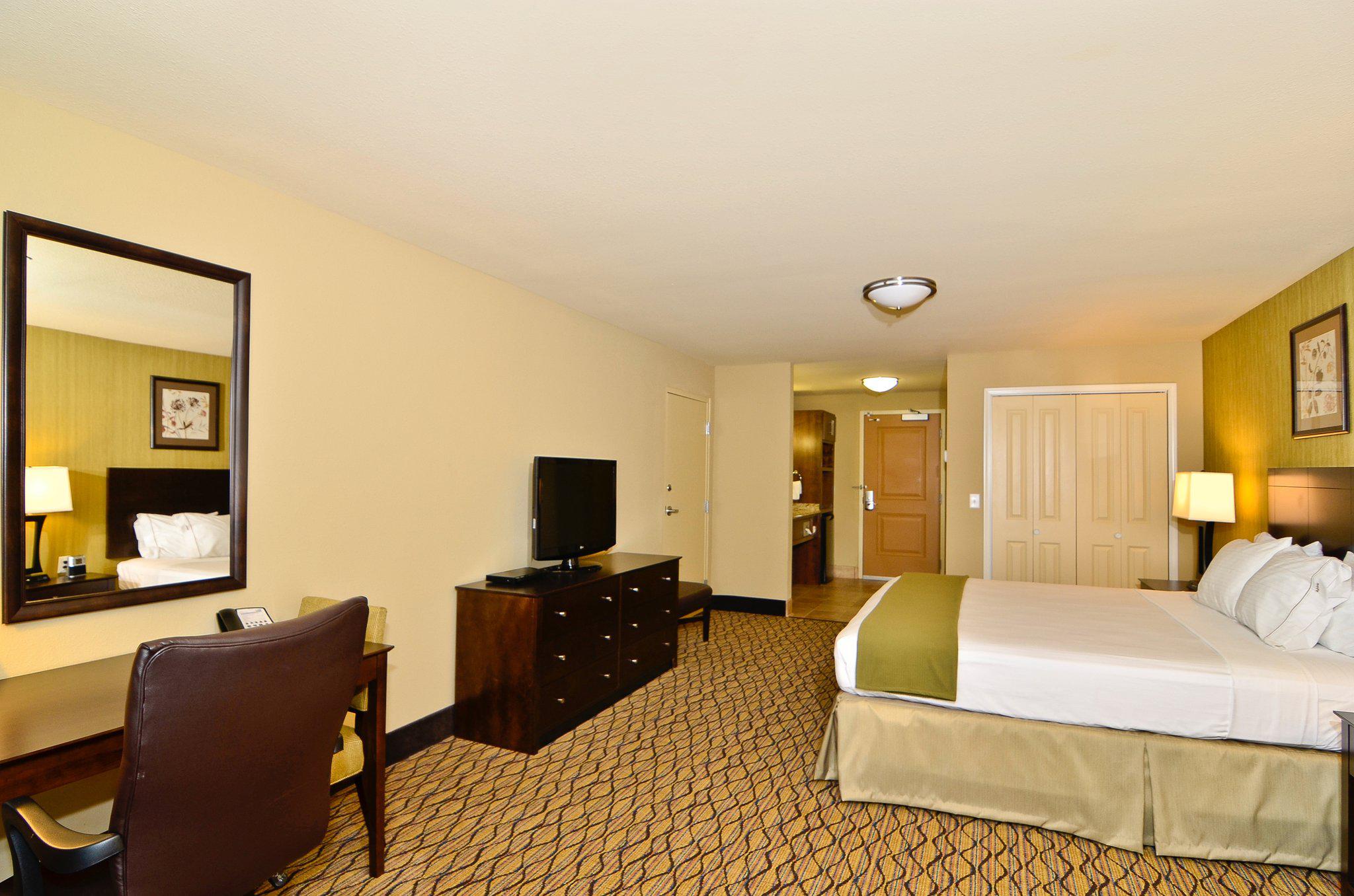 Holiday Inn Express & Suites Williston Photo