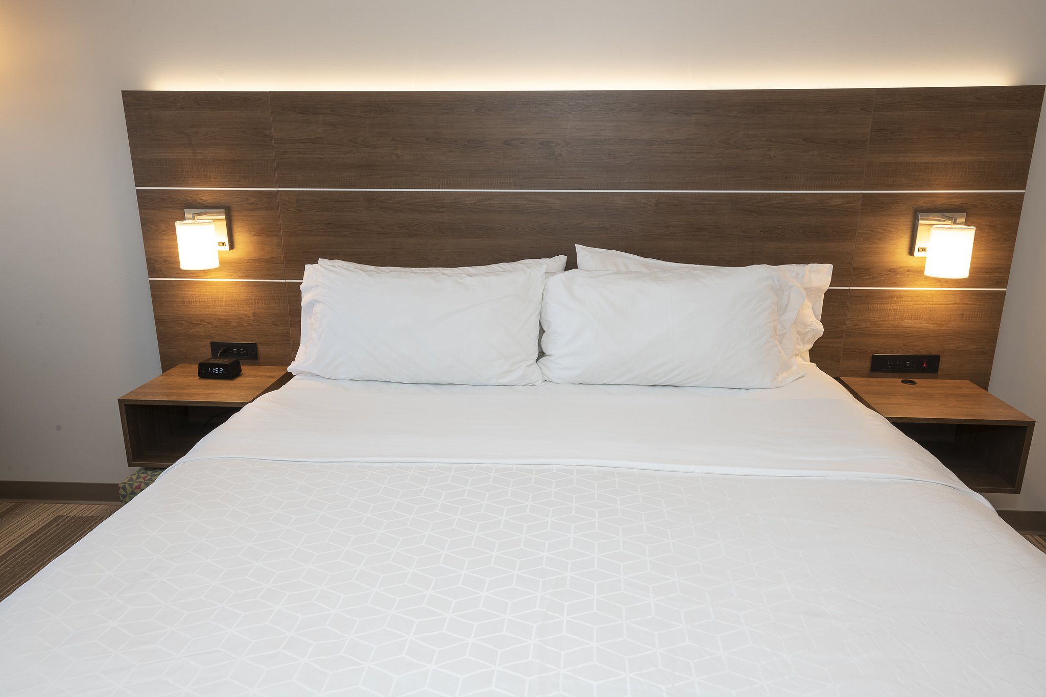 Holiday Inn Express & Suites Iron Mountain by IHG Image