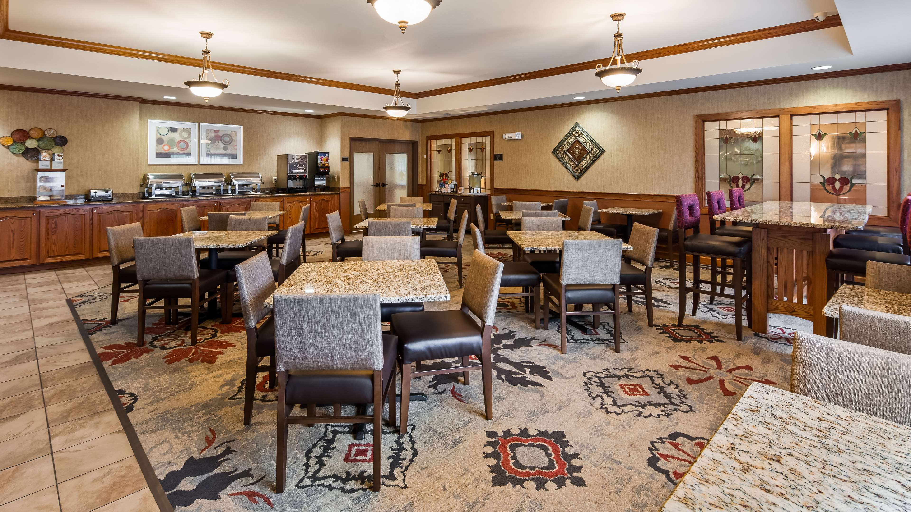 Best Western Plus Capital Inn Photo