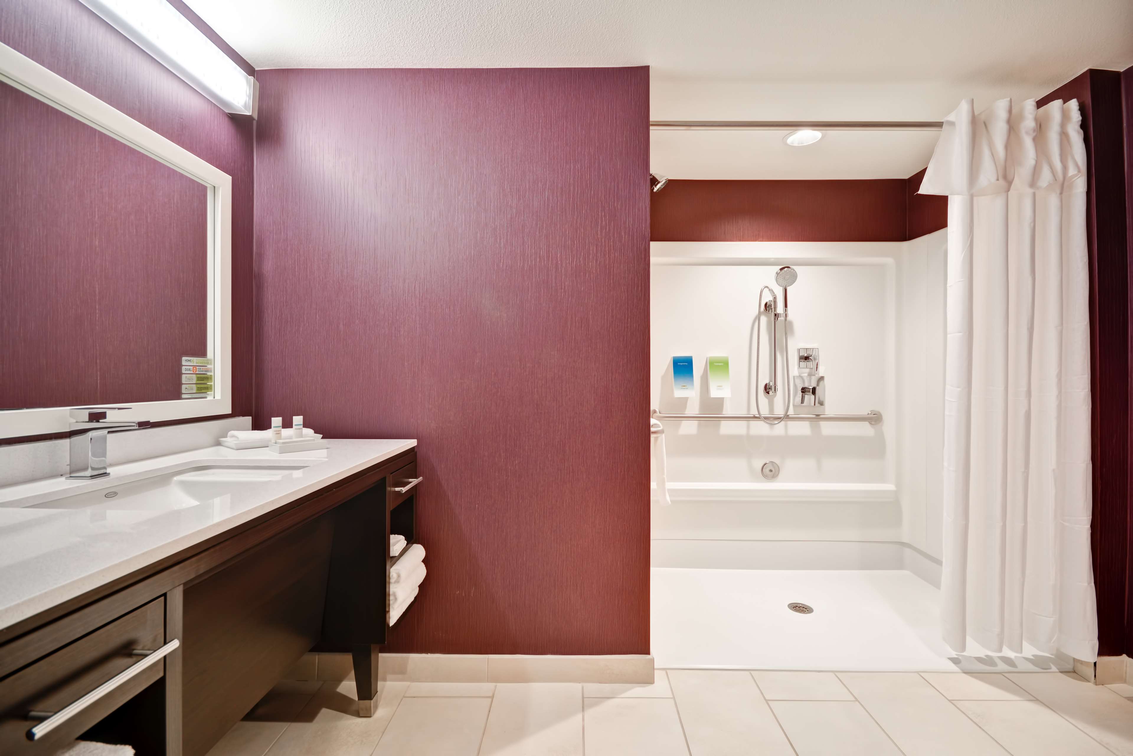 Guest room bath
