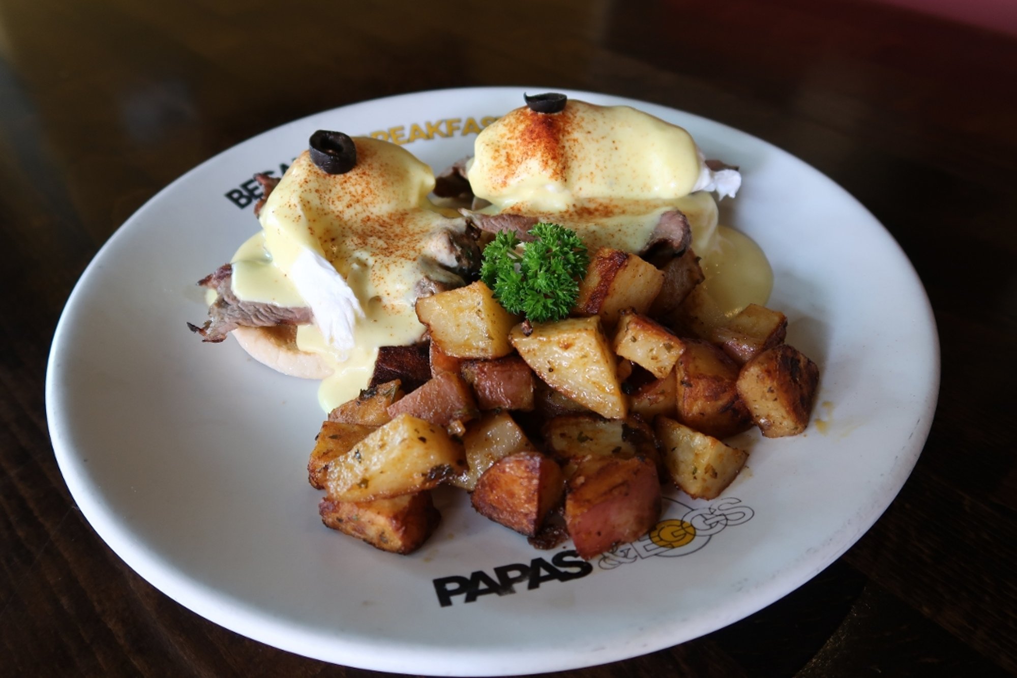 Eggs Benedict w Steak